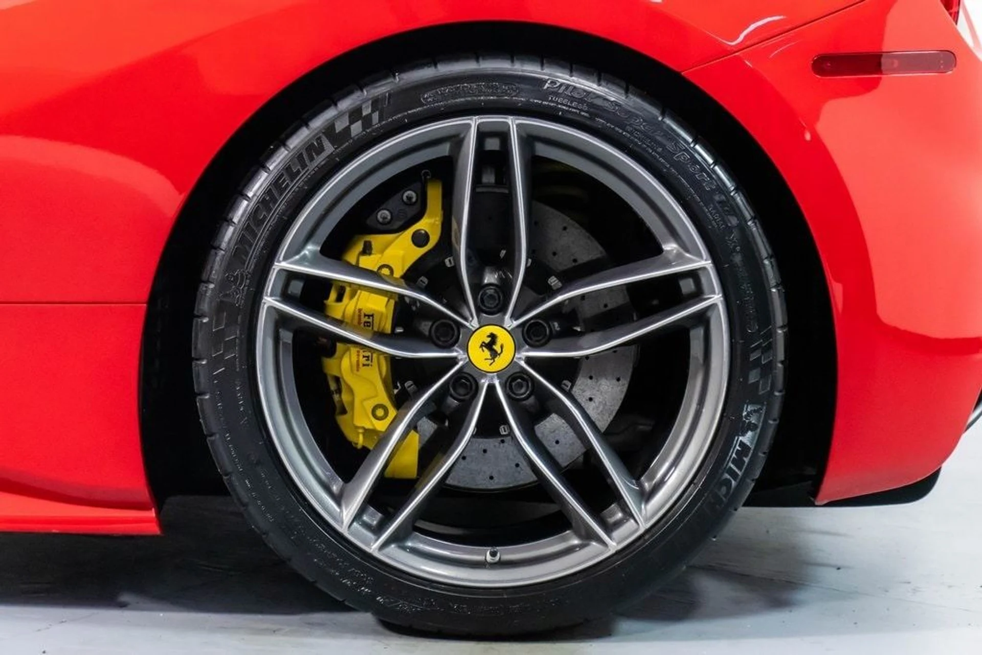 mph061_830309634_ec6286028507a1d35f012d3f87b01532x_13697f5f33