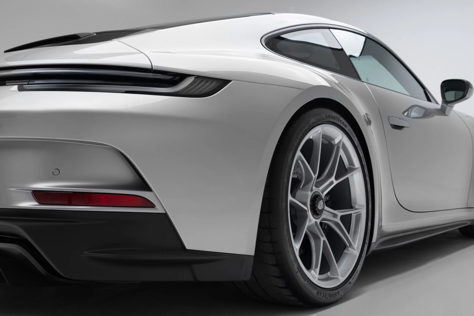 mph061_868673246_Used_2024_Porsche_911_GT_3_Touring_1776272114_2194ed1842