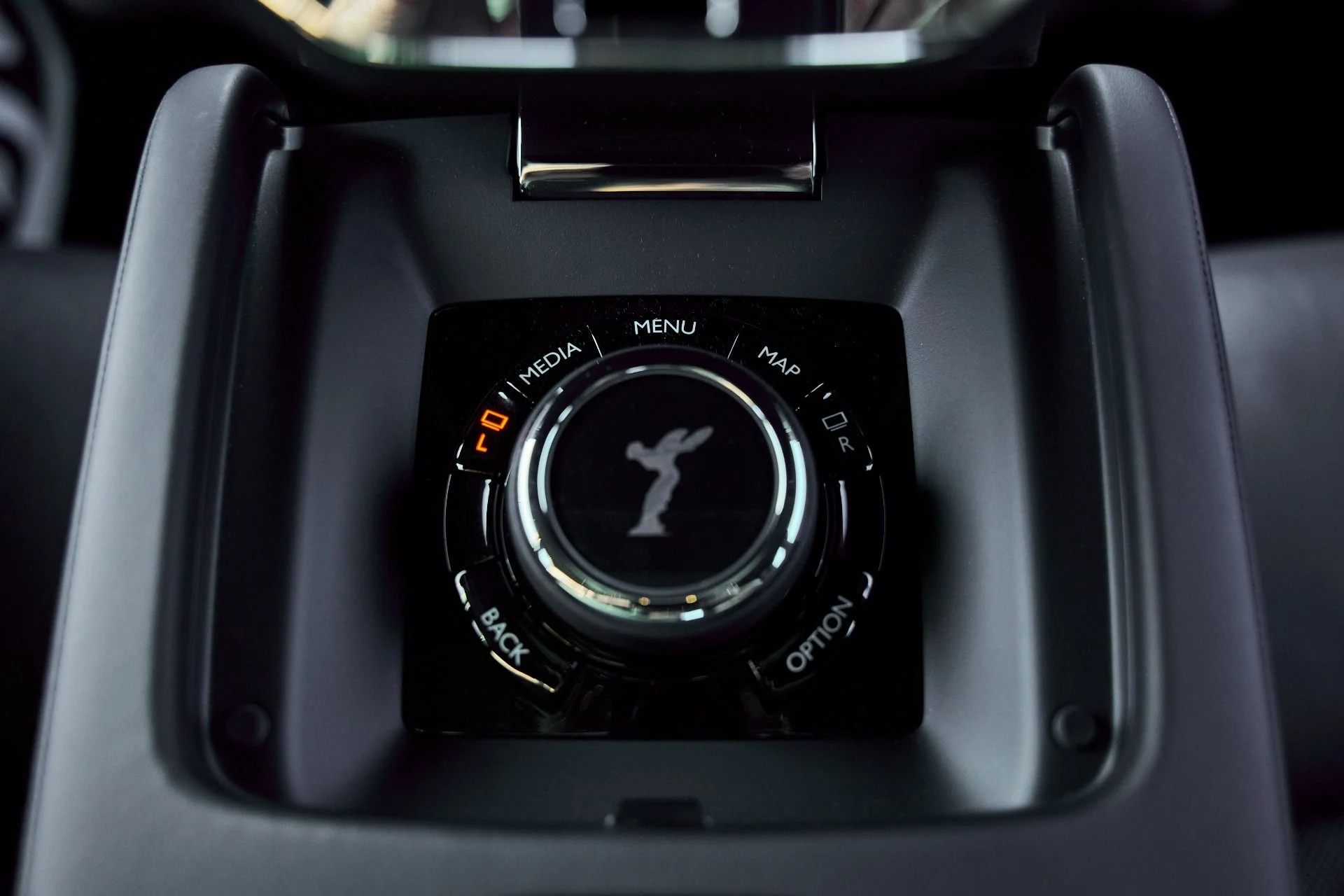 mph061_90248991_Used_2024_Rolls_Royce_Phantom_Base_1770700137_0bce174cd0