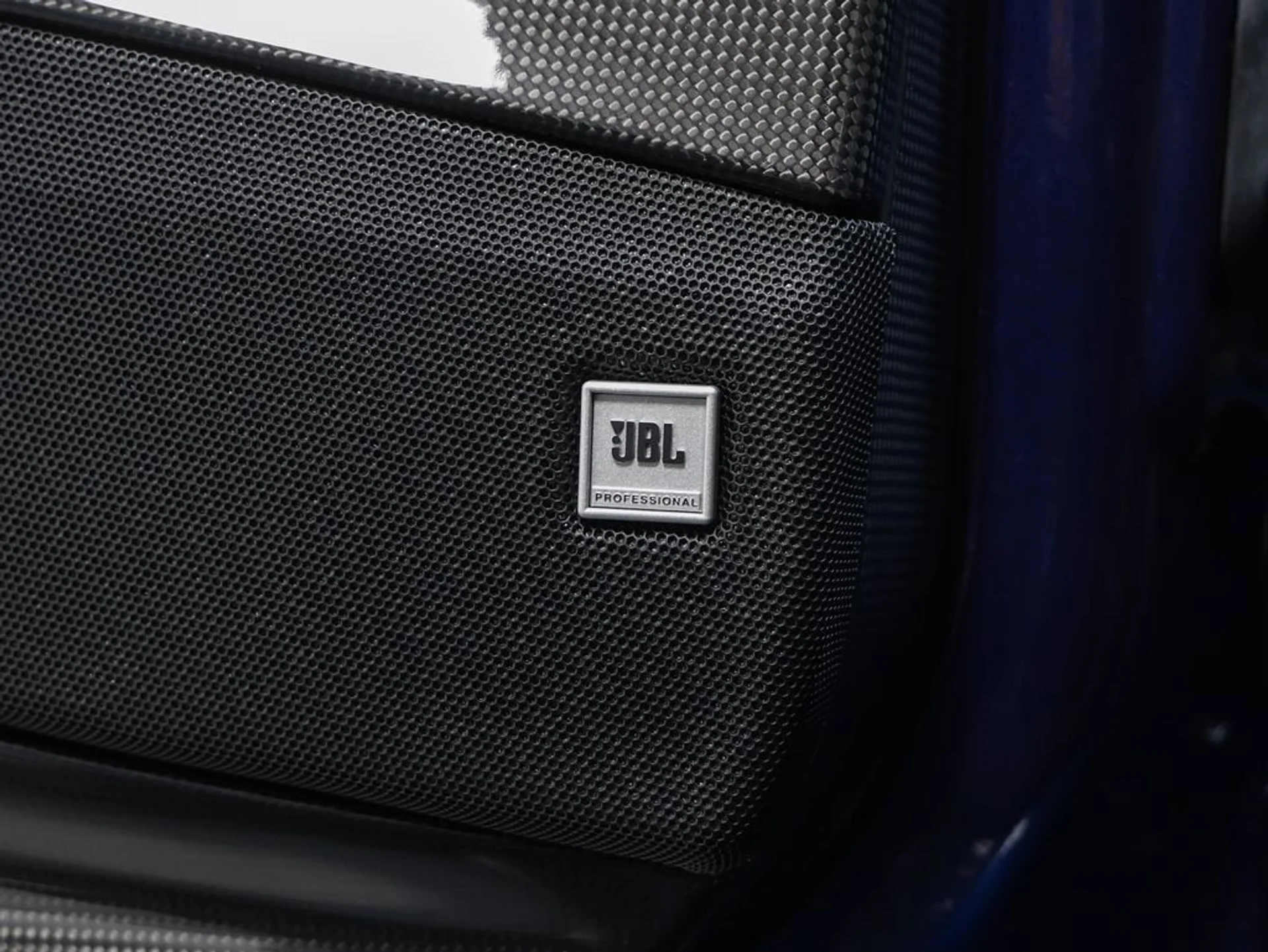 mph061_929537020_62_9a63a17934