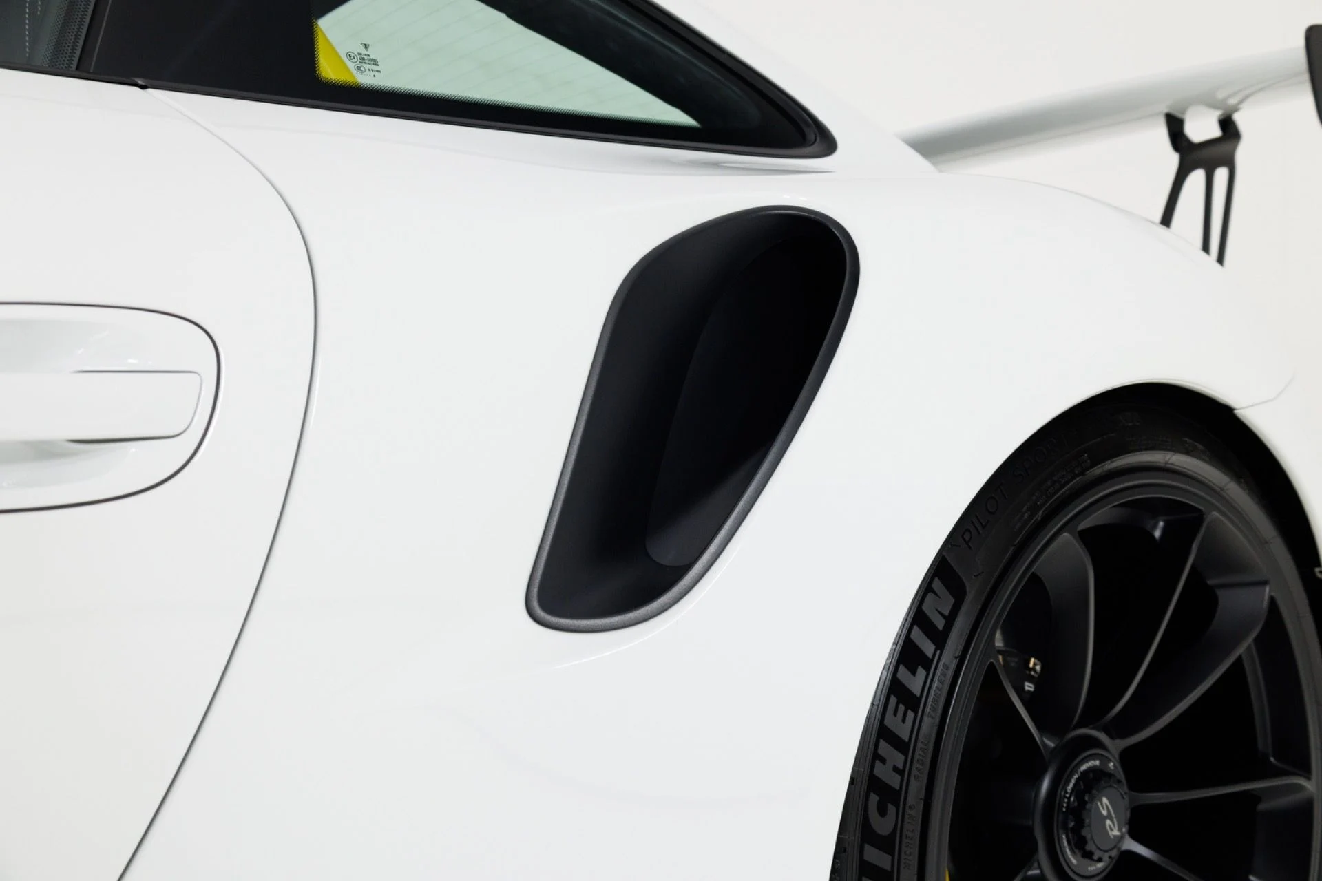 mph061_943402372_Used_2016_Porsche_911_GT_3_RS_1775150694_6875f0f4f0