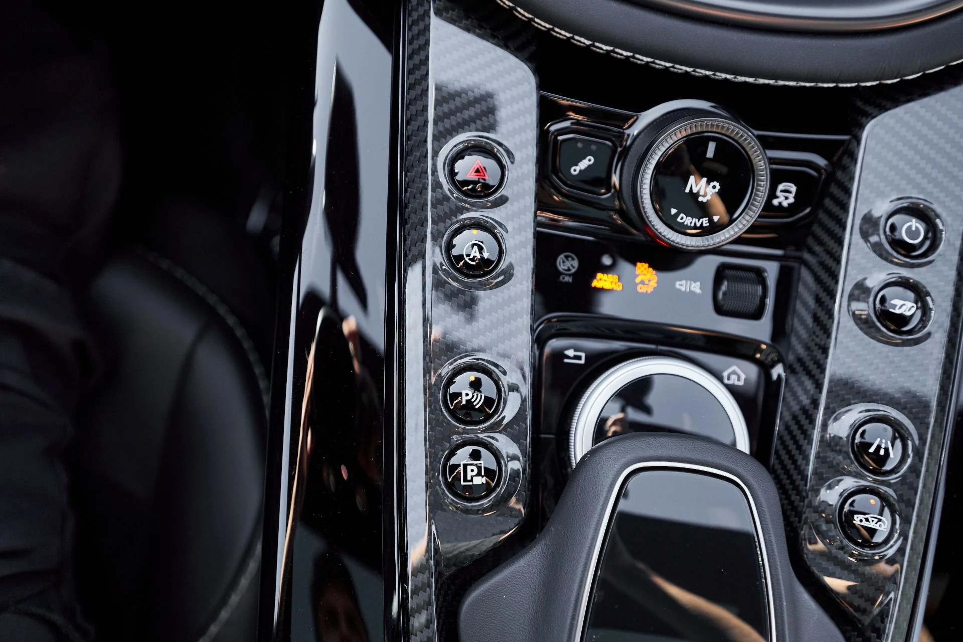 mph061_944563194_Used_2023_Aston_Martin_DBX_707_1759982412_40324e83e2