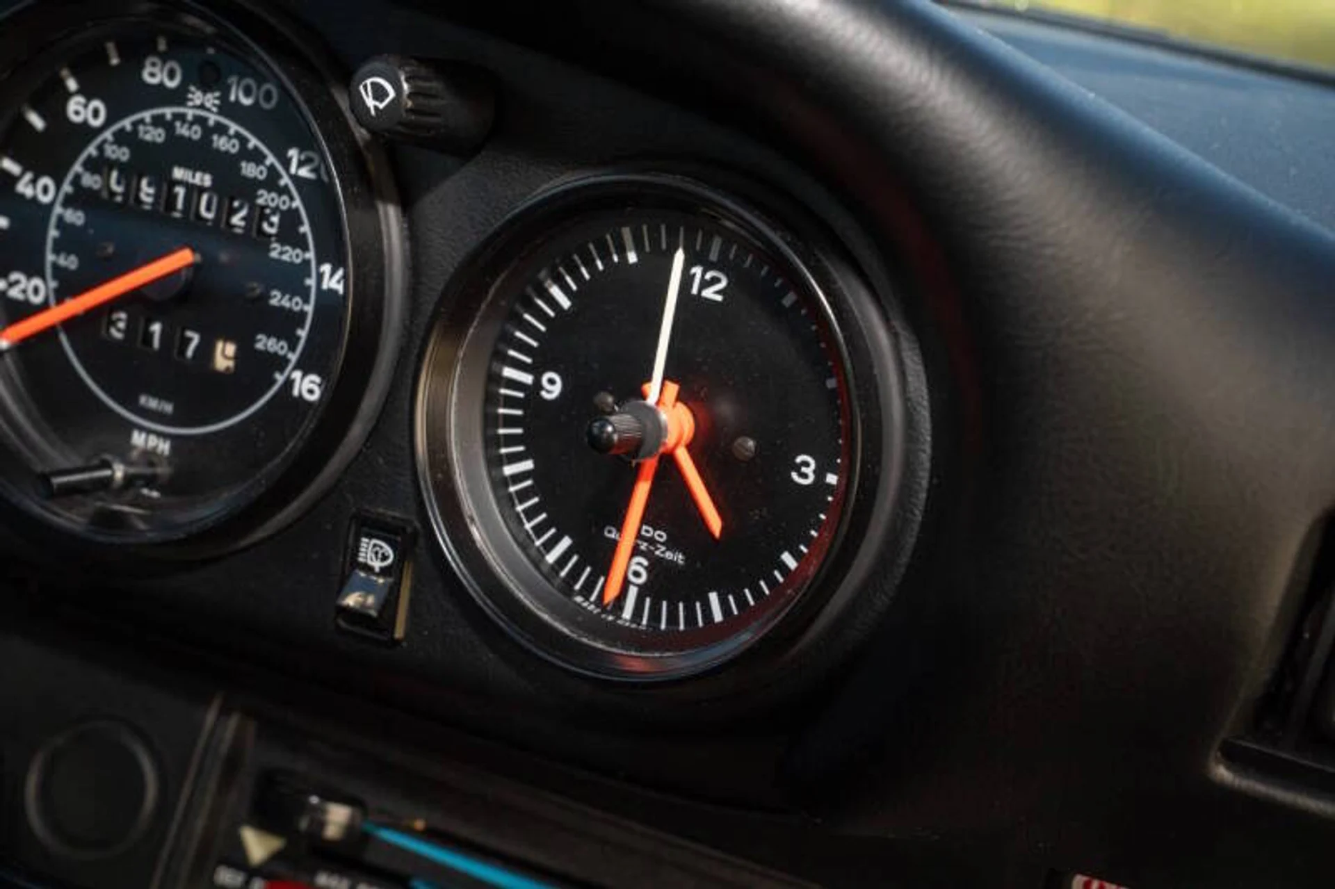 mph061_961554407_1985_porsche_911_carrera_2dr_coupe_4e20def874