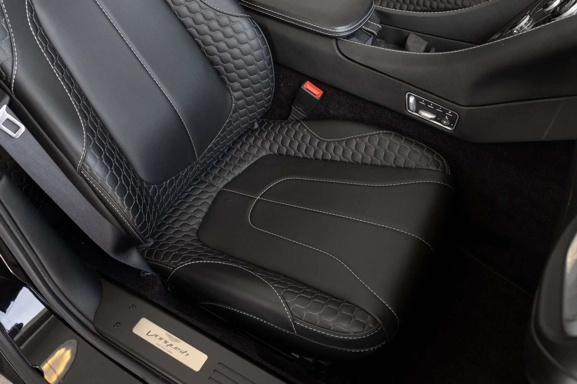 mph061_967263713_Used_2015_Aston_Martin_Vanquish_Volante_1776978035_1bcf147ba7