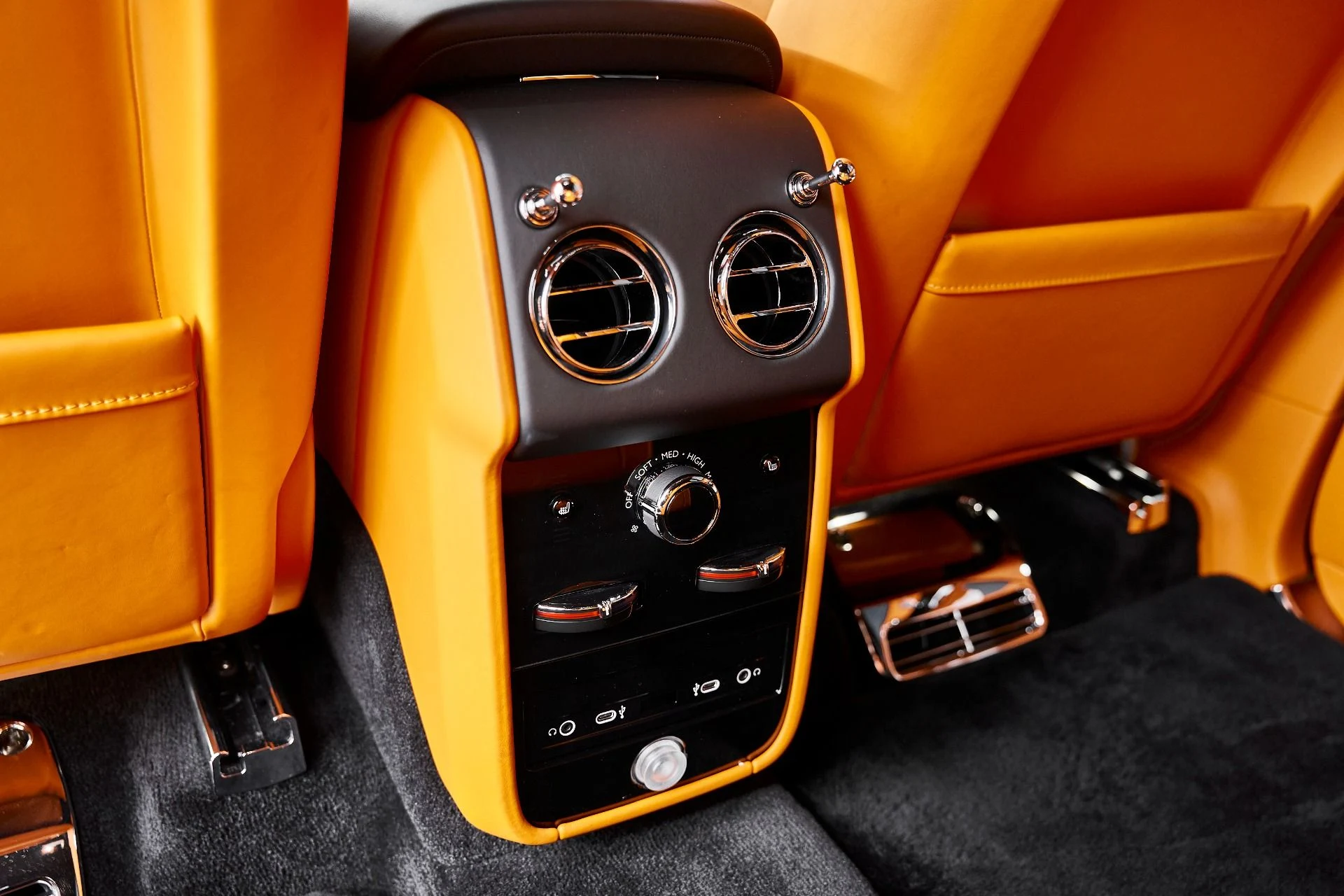 mph061_991349399_Used_2025_Rolls_Royce_Cullinan_Base_1770950925_11126c2319