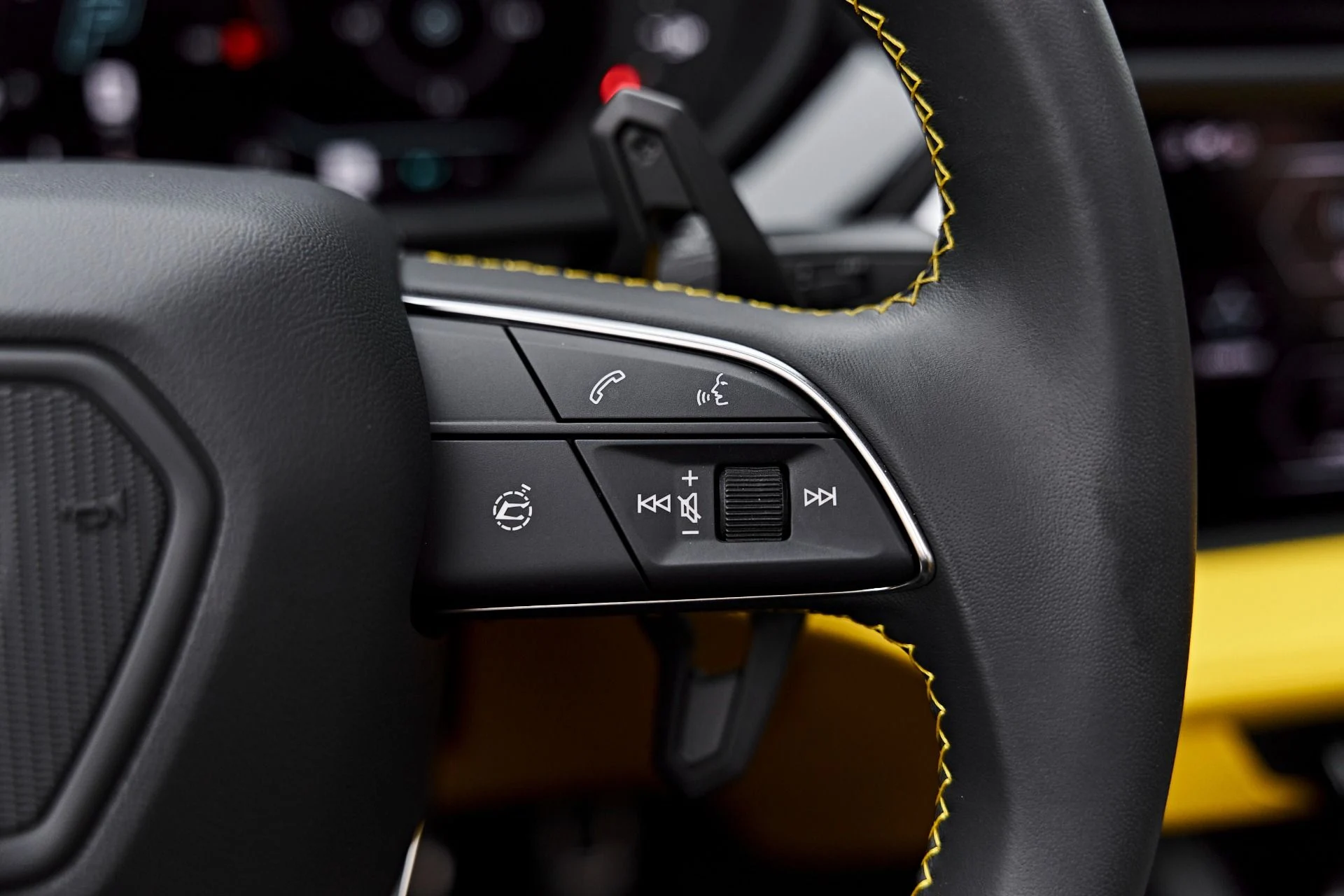 mph062_1020608735_Used_2025_Lamborghini_Urus_SE_1788049951_8c43b6792e