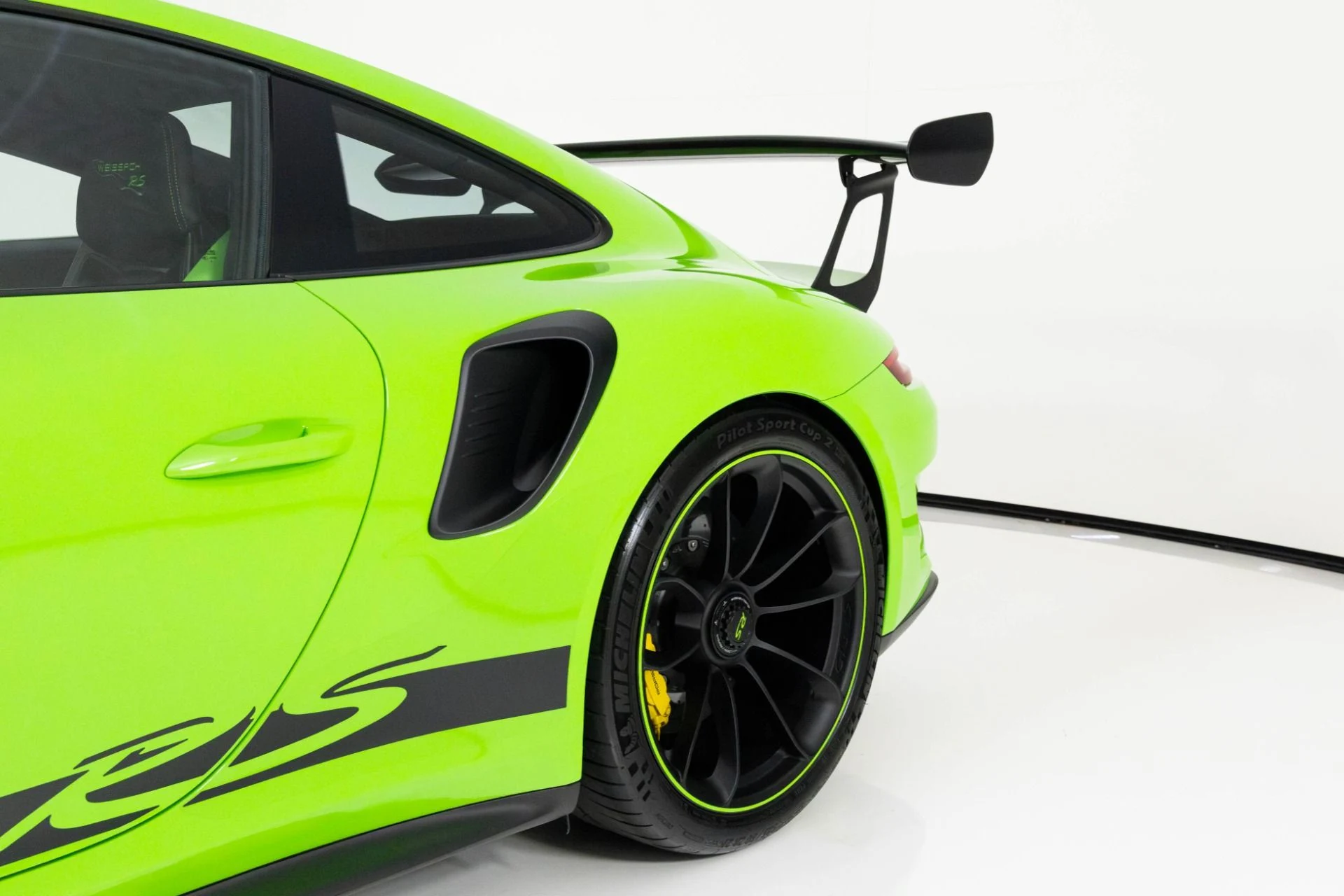 mph062_1022361203_Used_2019_Porsche_911_GT_3_RS_1763595309_b70c4fd5c9