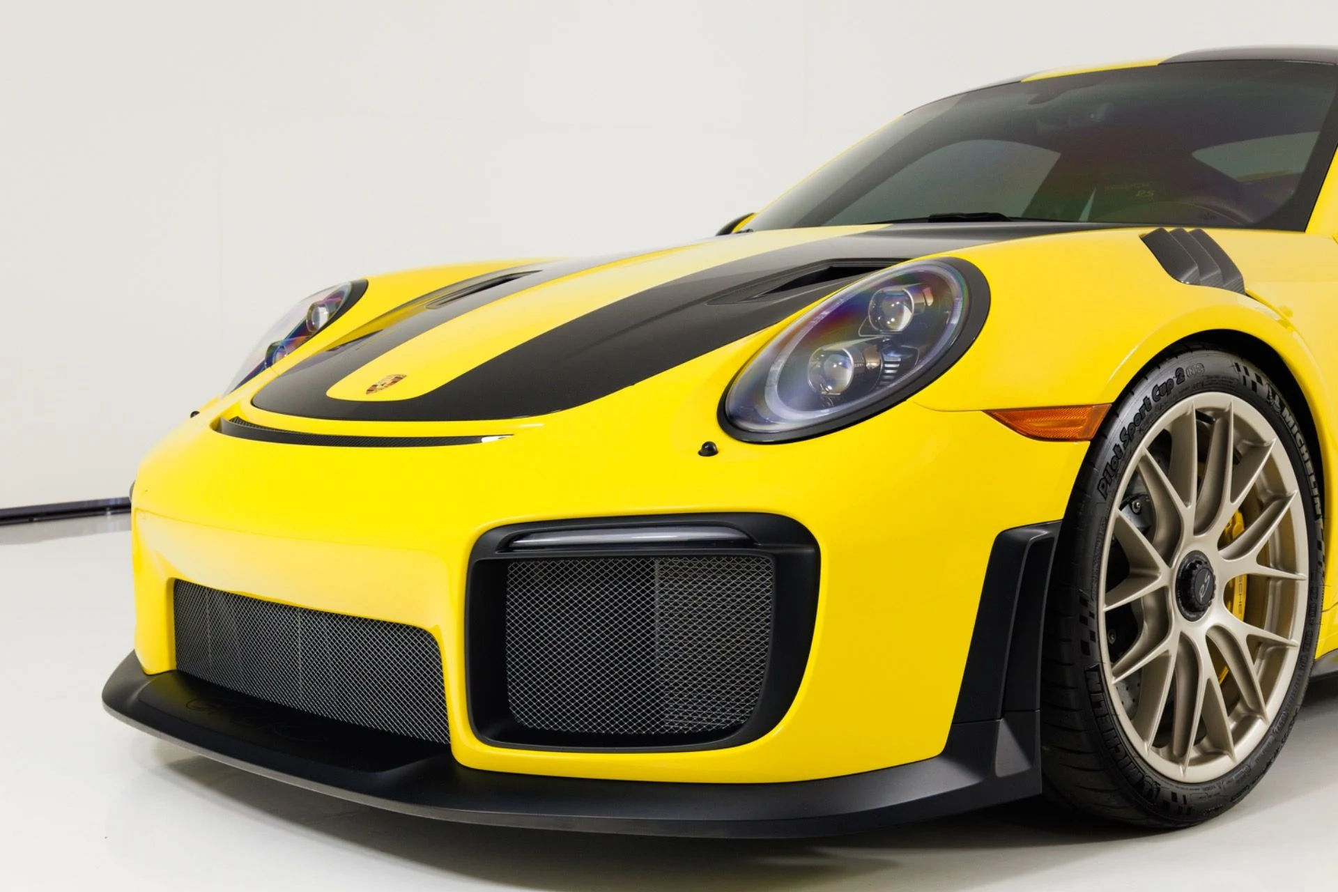 mph062_1062826536_Used_2018_Porsche_911_GT_2_RS_1787778694_2914cf605a