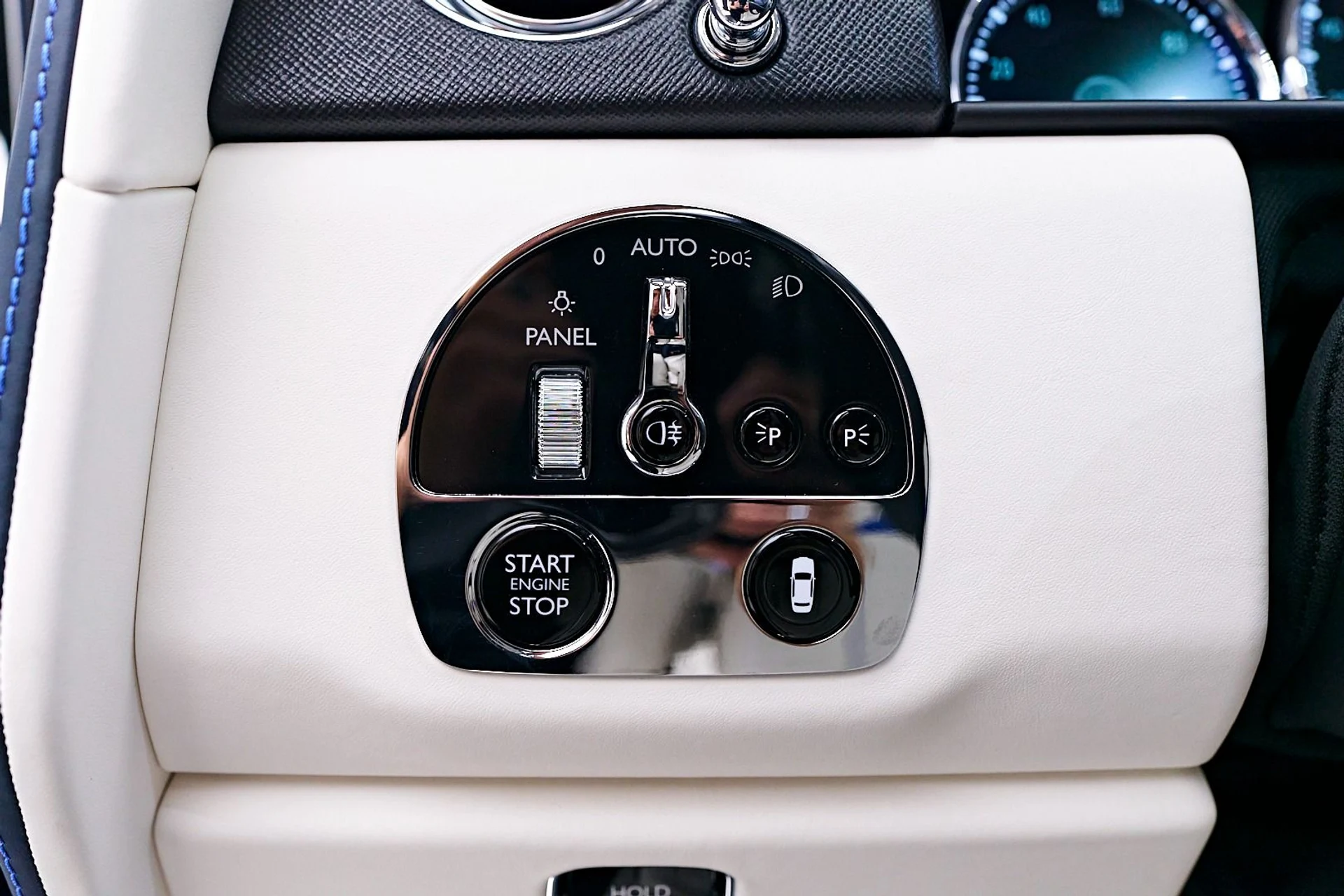 mph062_114407218_Used_2023_Rolls_Royce_Cullinan_Base_1745954360_f6397be1f6