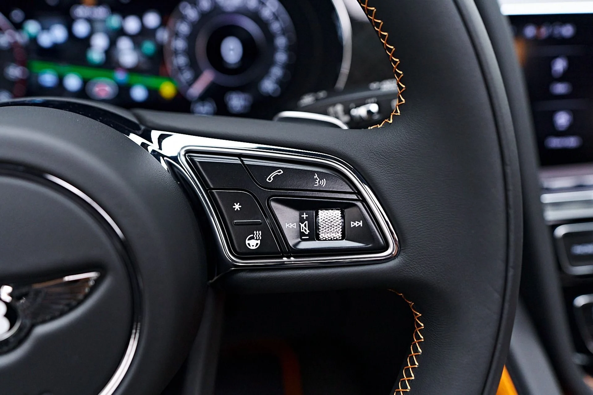 mph062_1177569080_Used_2025_Bentley_Bentayga_S_Black_Edition_1738363048_abde22d2fe