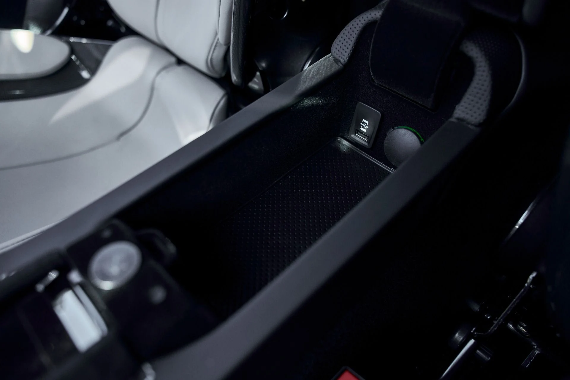 mph062_1200553865_Used_2023_Ferrari_SF_90_Stradale_Base_1771034685_566aa1ab65