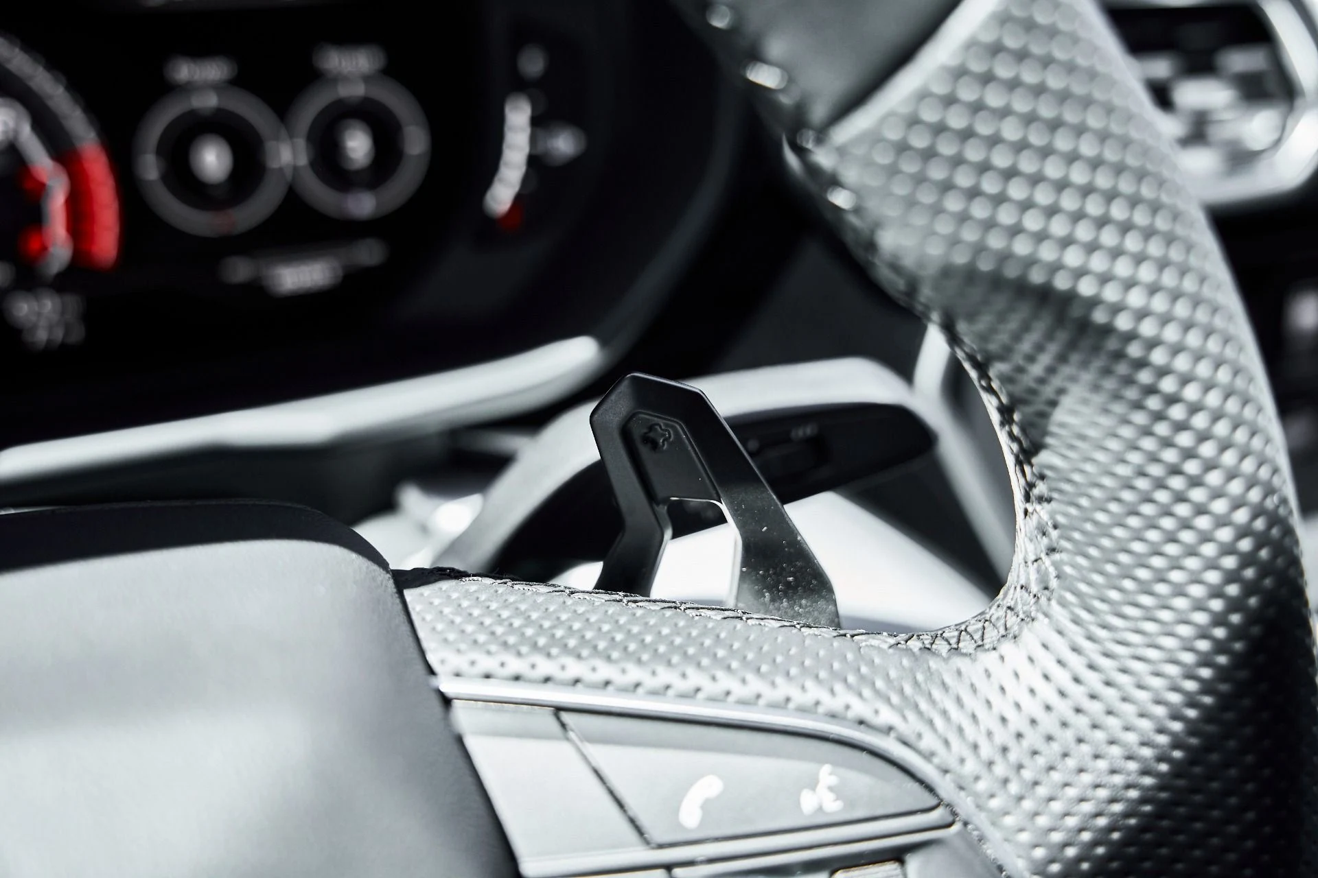 mph062_1212176920_Used_2019_Lamborghini_Urus_Base_1776301910_19083609ee