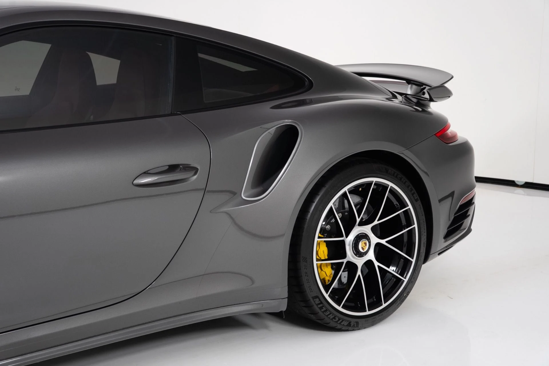 mph062_1230168419_Used_2019_Porsche_911_Turbo_S_1774999659_fbff8eabe6