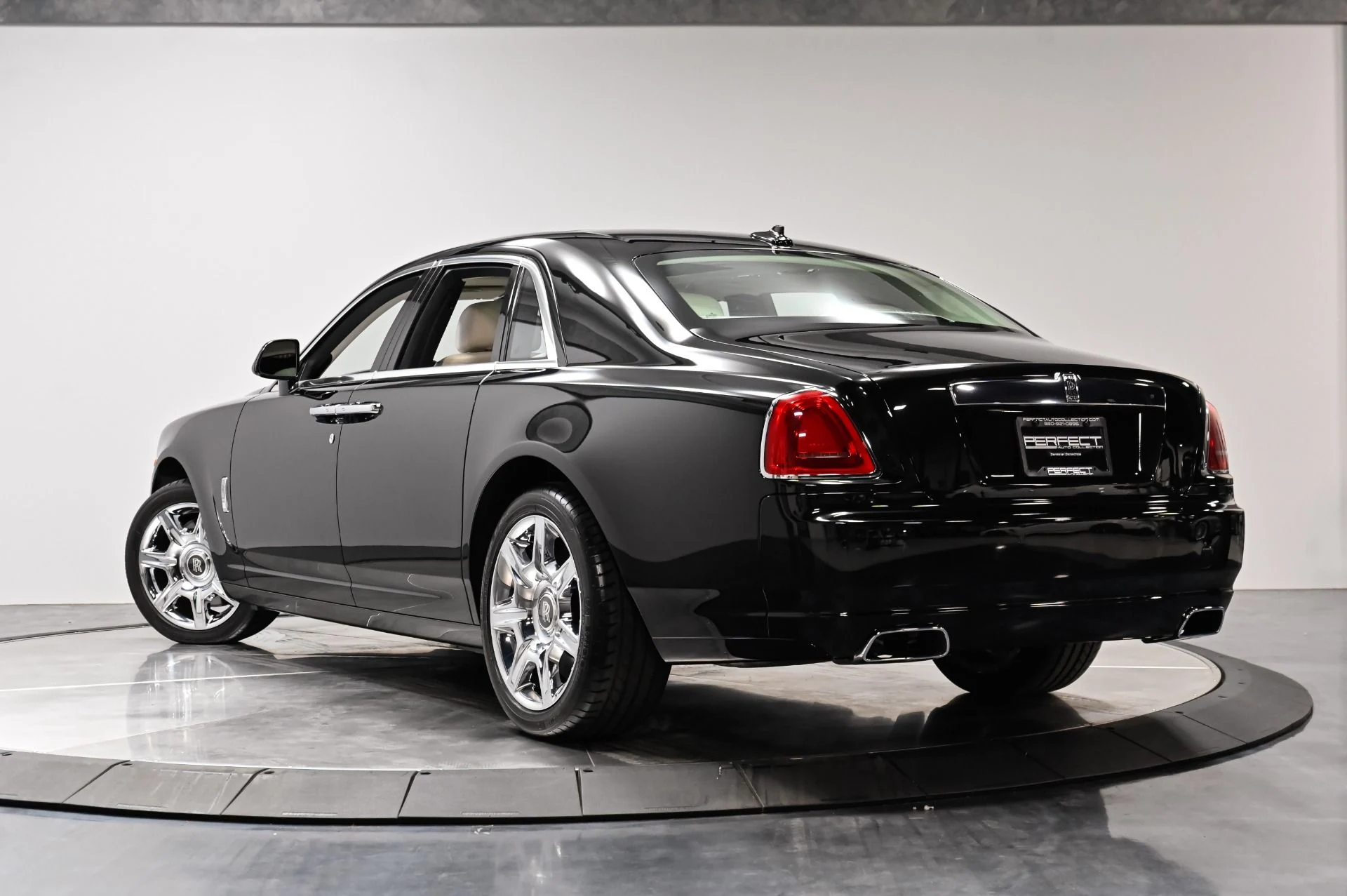 mph062_1284195223_Used_2012_Rolls_Royce_Ghost_Base_1789141626_22b0c60160