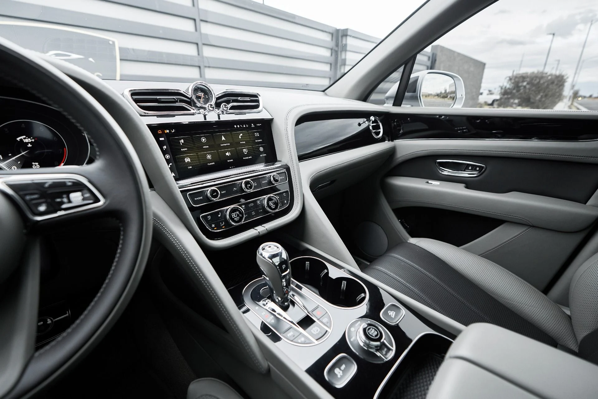 mph062_1300732665_Used_2023_Bentley_Bentayga_EWB_Azure_1763502574_fa55250fd9