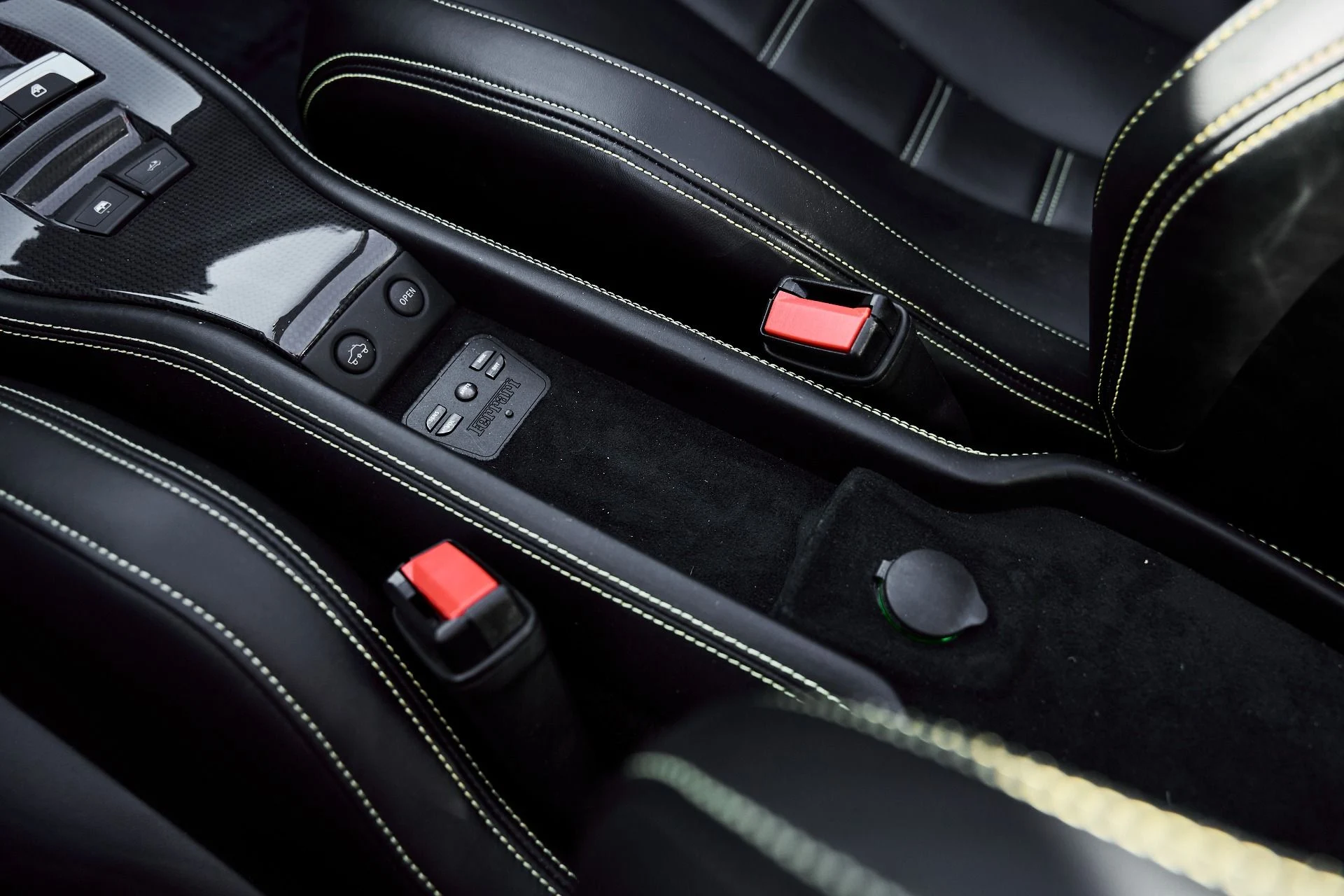 mph062_130787378_Used_2015_Ferrari_458_Spider_Base_1777010337_99b7d4ce1a