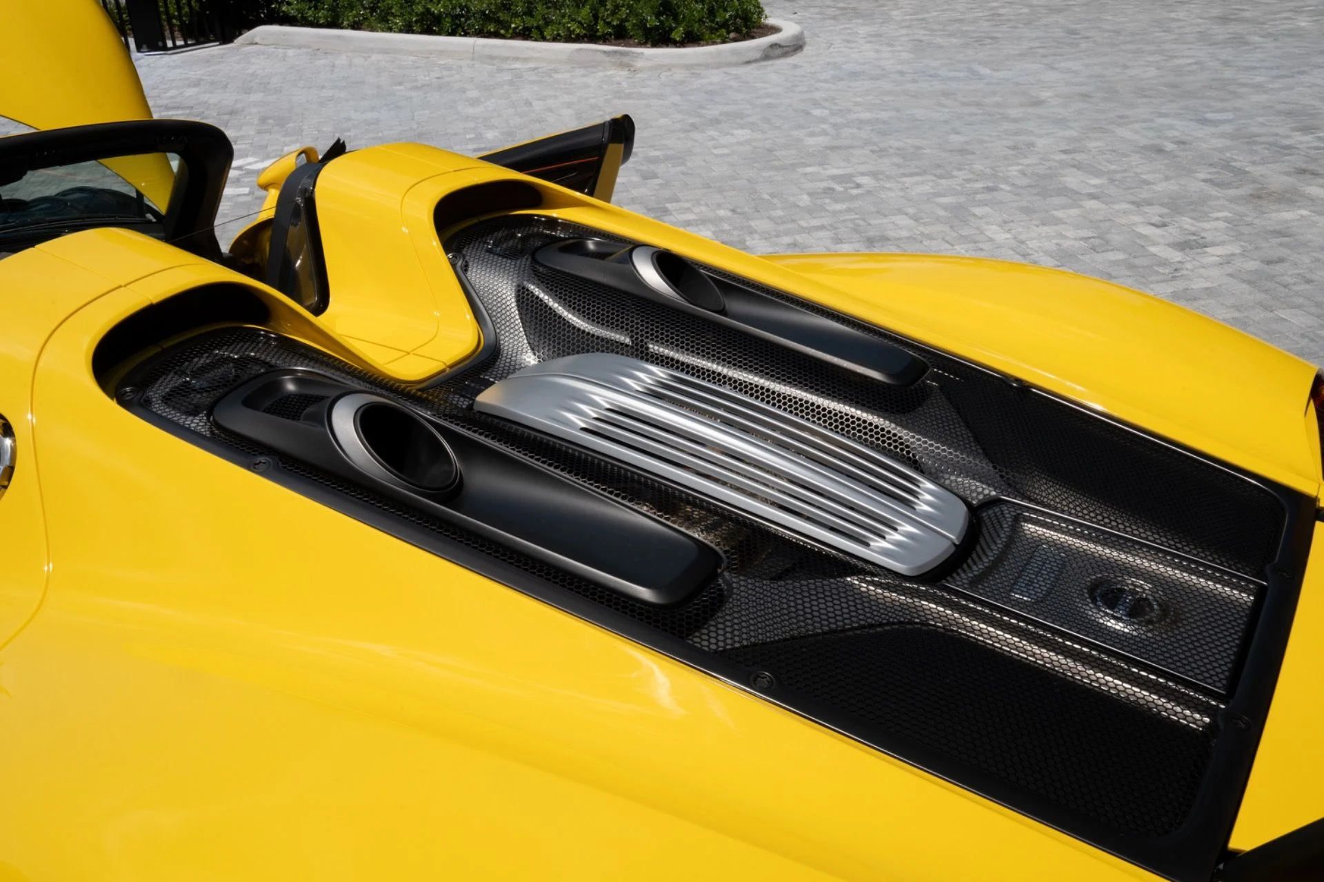 mph062_1347235690_Used_2015_Porsche_918_Spyder_1782406258_d003bea425