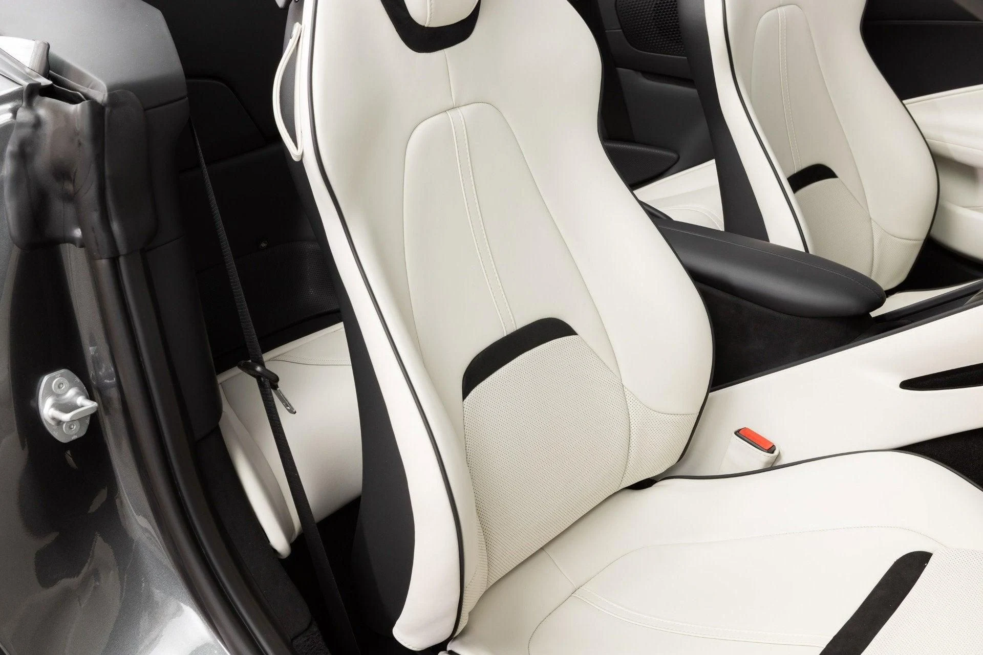 mph062_1357135216_Used_2024_Ferrari_Roma_Spider_1777367395_1508b9c770