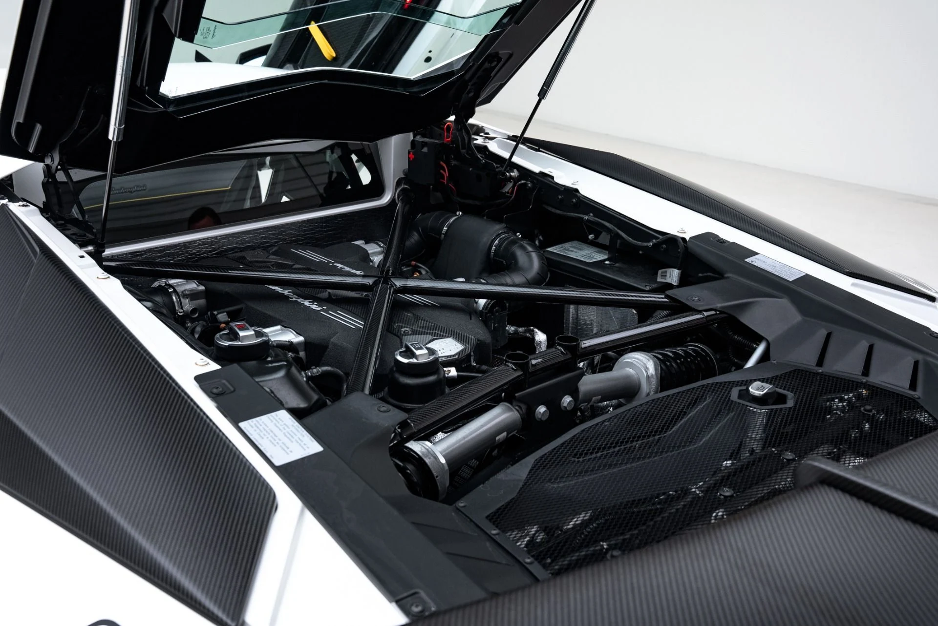 mph062_1359994272_Used_2016_Lamborghini_Aventador_SV_1775078116_935e239847