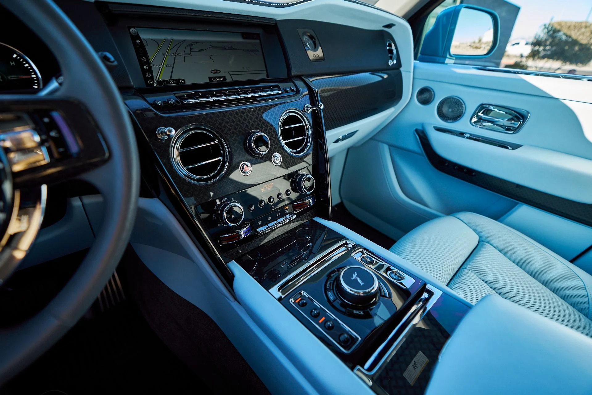 mph062_136492015_Used_2022_Rolls_Royce_Cullinan_Black_Badge_1765411143_3da1ff950f