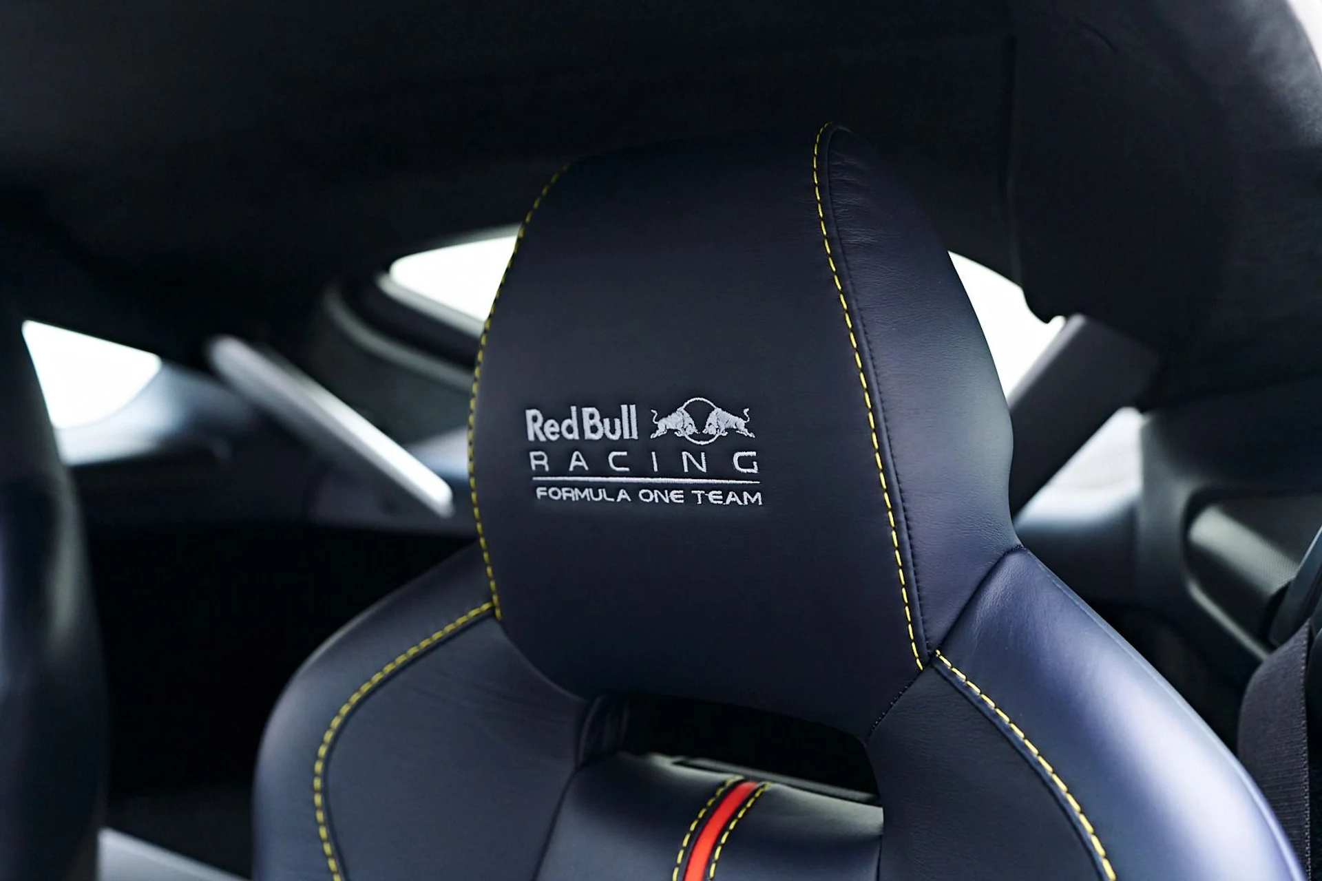 mph062_1370137271_Used_2017_Aston_Martin_V12_Vantage_S_1747353029_6aab92c7d2