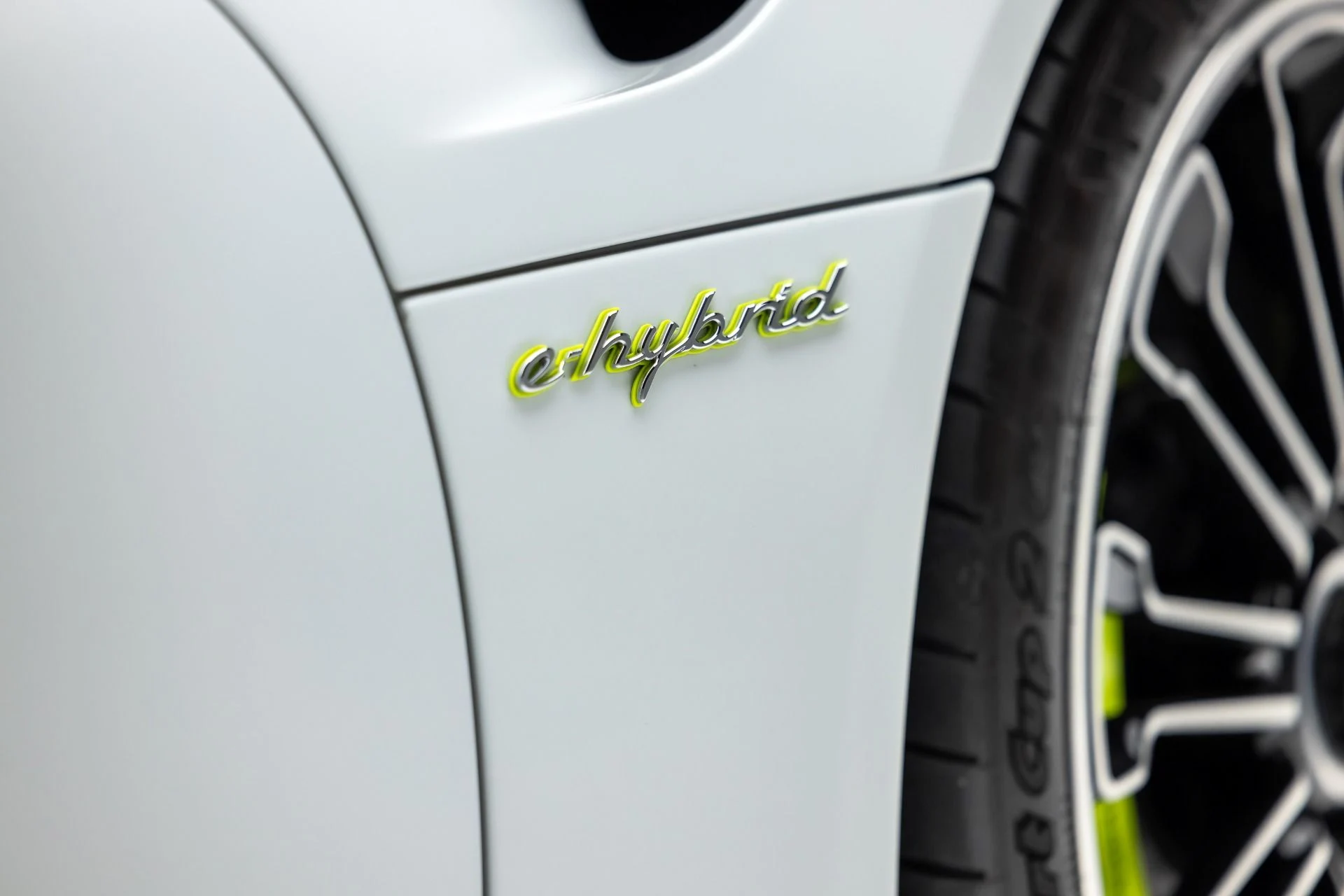 mph062_138048802_Used_2015_Porsche_918_Spyder_1740676476_84ba45a5b7