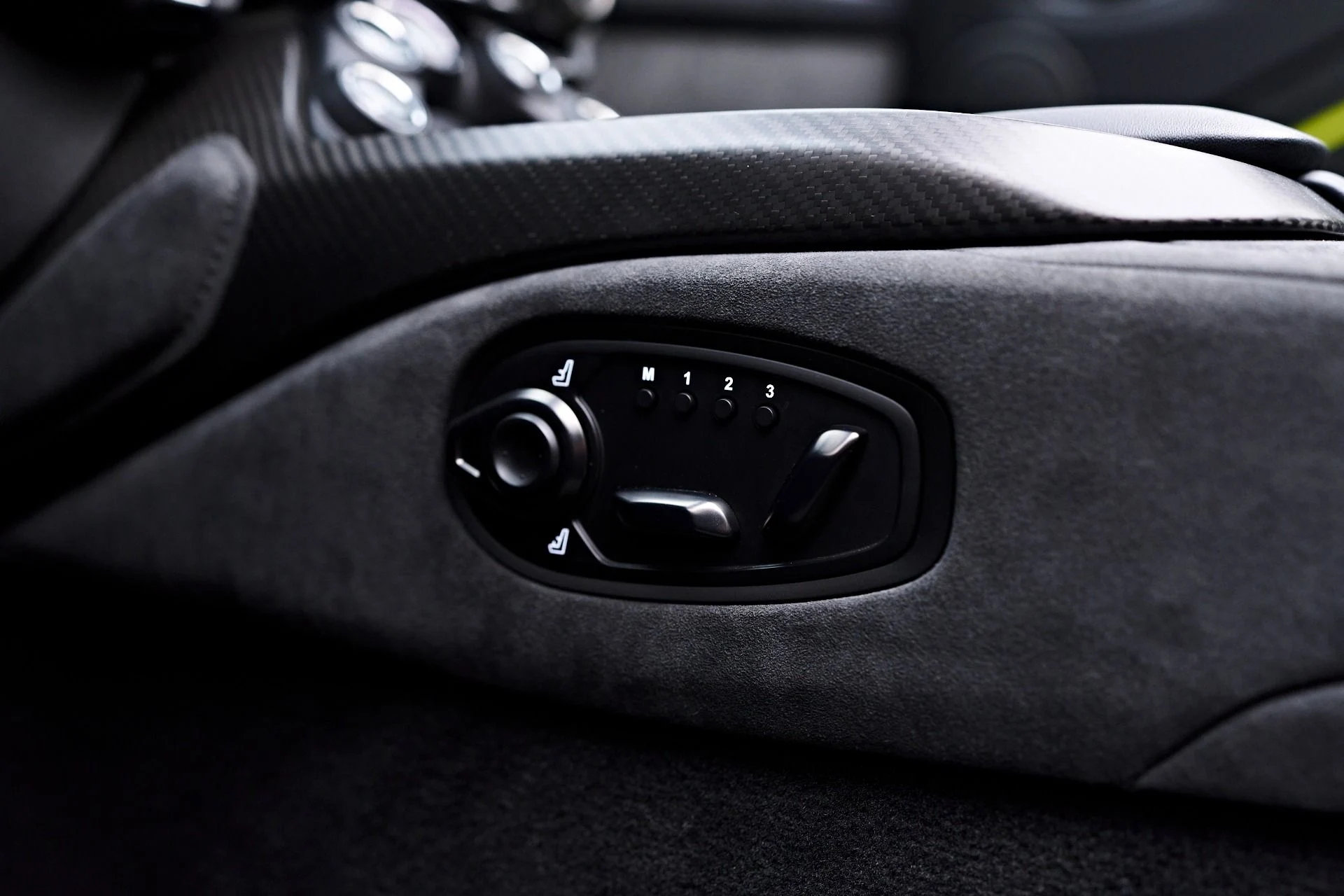 mph062_1479575476_Used_2023_Aston_Martin_Vantage_F1_Edition_1754013179_a7b139bd80