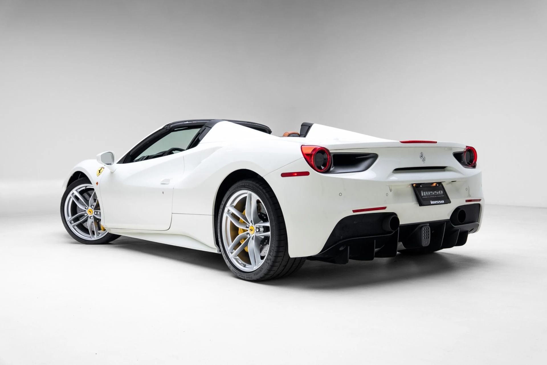 mph062_1551608841_Used_2018_Ferrari_488_Spider_1774383929_36ded53368