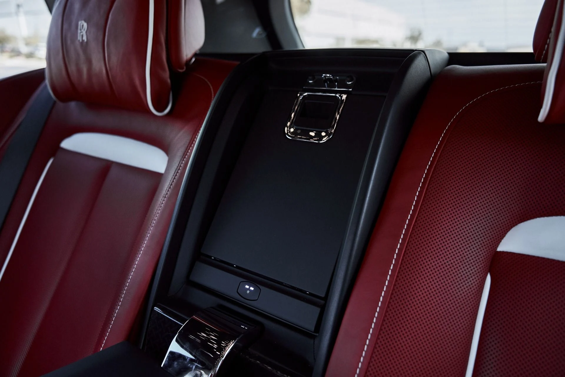 mph062_155293716_Used_2024_Rolls_Royce_Cullinan_Black_Badge_1775871049_87614f717b