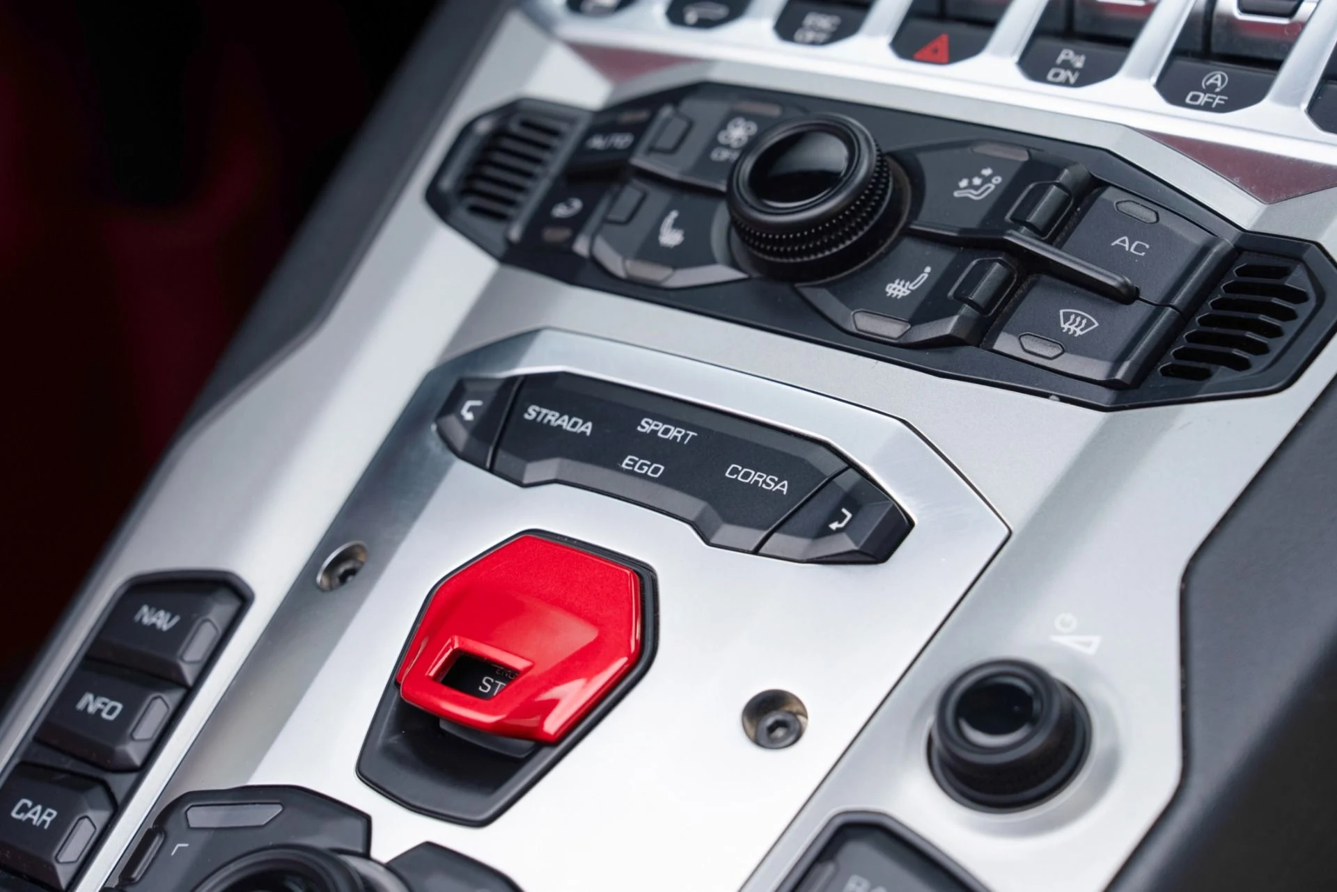 mph062_1556309113_Used_2018_Lamborghini_Aventador_Roadster_LP_740_4_S_1779296904_52ac0b8cf0