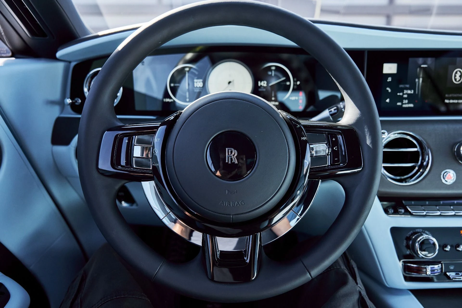 mph062_1565744310_Used_2025_Rolls_Royce_Spectre_Base_1773452569_240b61a764