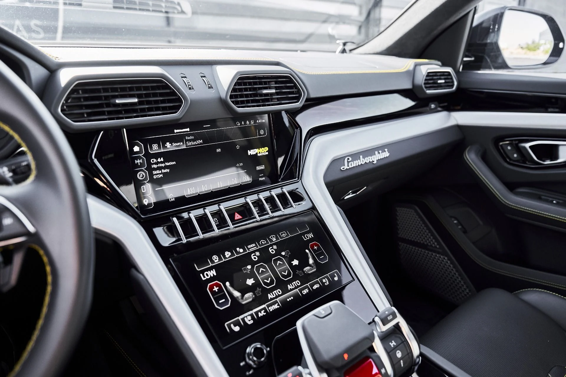 mph062_1606755602_Used_2024_Lamborghini_Urus_S_1780082933_6fd41bc8f5