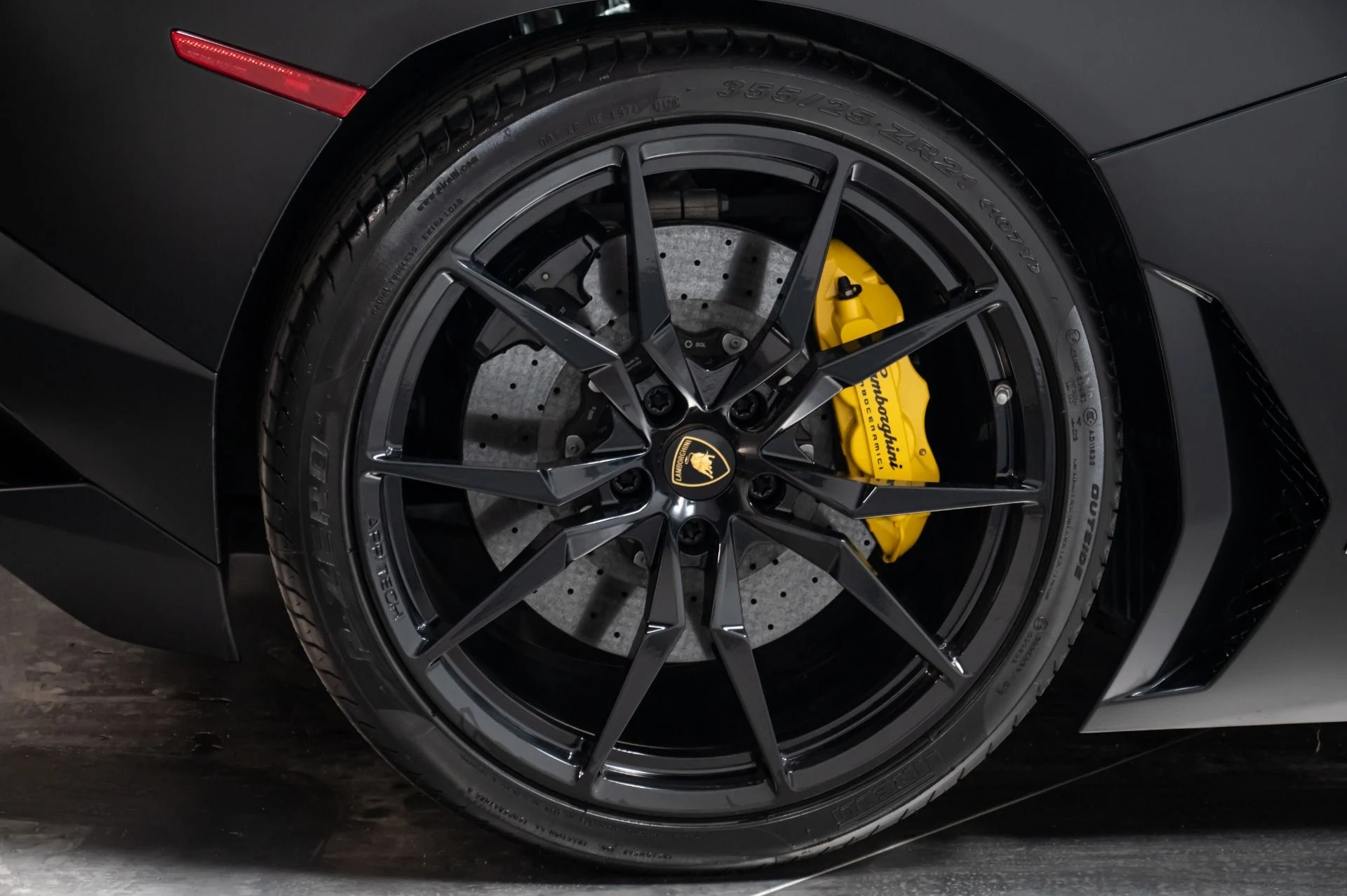 mph062_1651008702_Used_2014_Lamborghini_Aventador_1769104446_30527b75c1