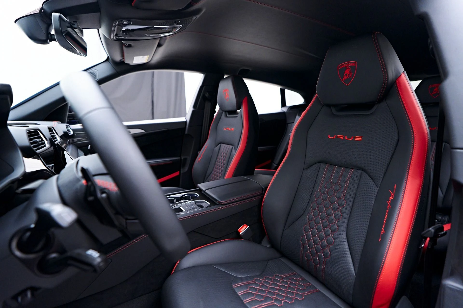 mph062_167206277_Used_2024_Lamborghini_Urus_Performante_1751408326_00f6c18e82