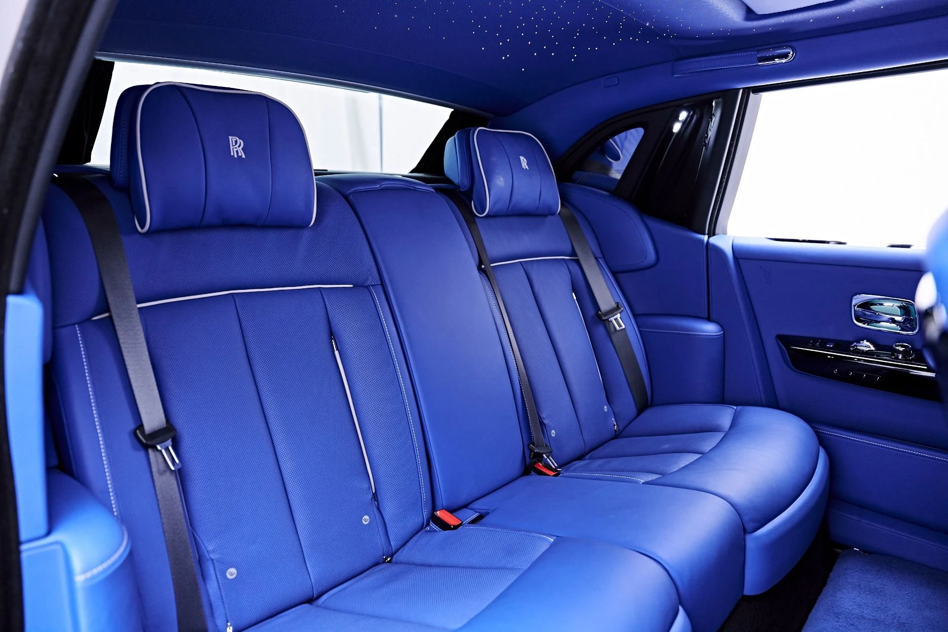 mph062_1672323588_Used_2024_Rolls_Royce_Phantom_Base_1782762934_6b077f0397