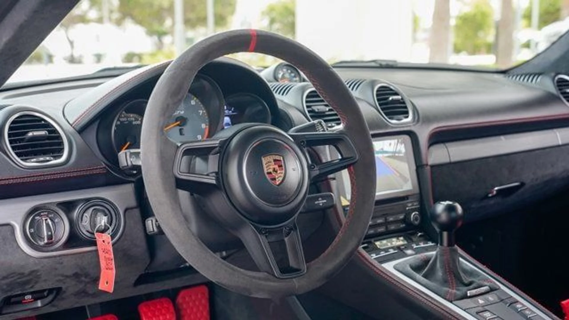 mph062_1690826954_used_2020_porsche_718_cayman_gt4coupe_14354_22875819_63_640_6bf3ab578f