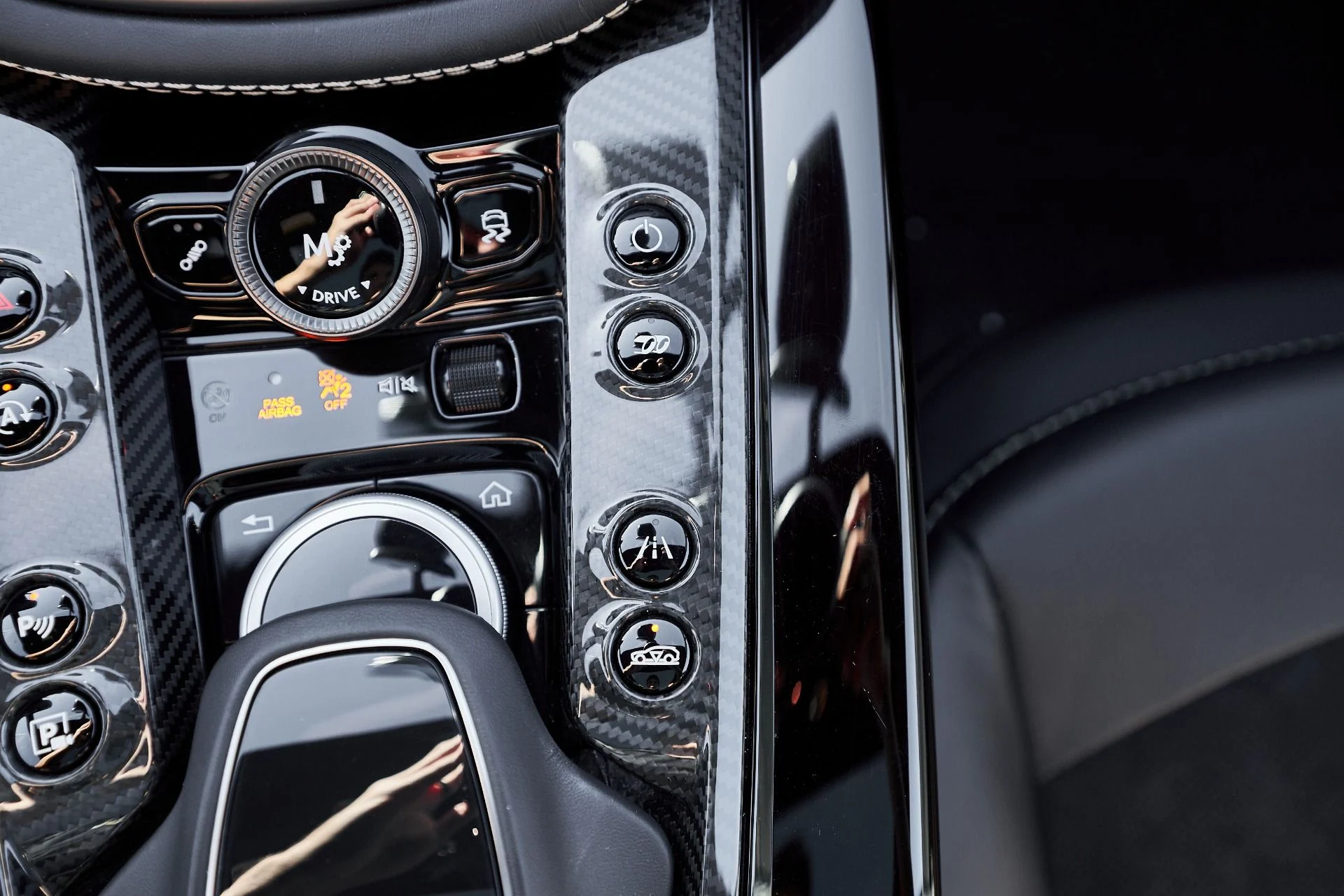 mph062_1733465263_Used_2023_Aston_Martin_DBX_707_1759982413_5931c747d6
