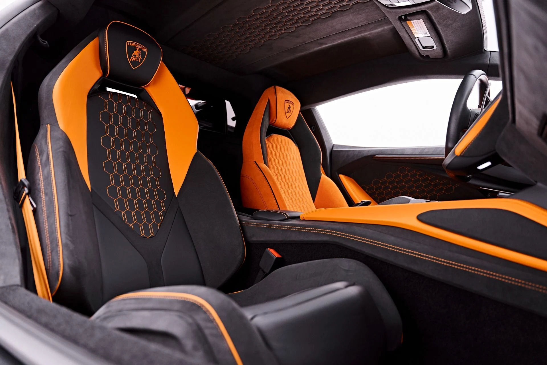 mph062_1774989778_Used_2025_Lamborghini_Revuelto_Base_1786151850_7fc0fca5f4