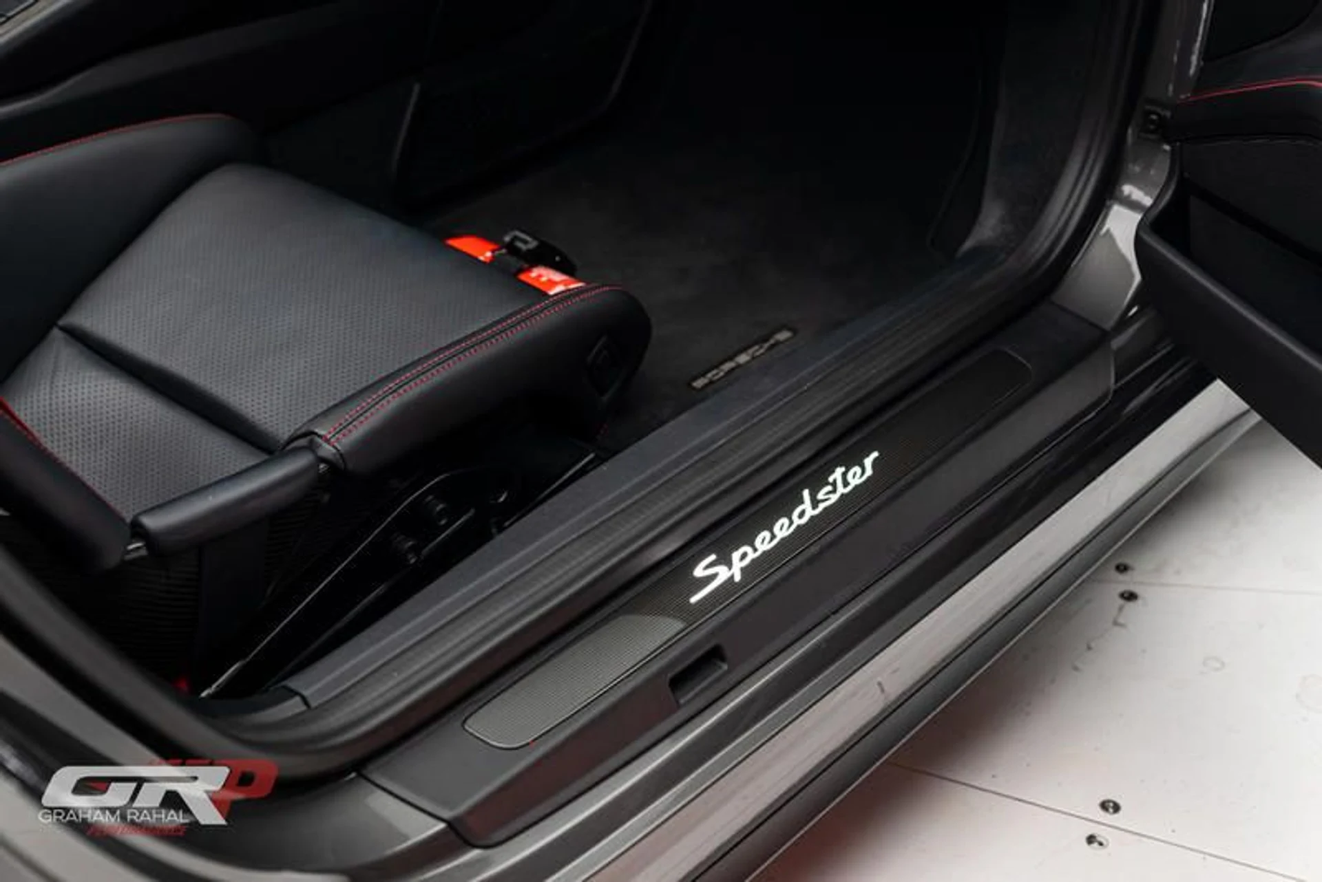 mph062_178052304_E53_B0_C69_7699_4628_9_CEF_6832_C4_C0_DCCD_9c49cc556c