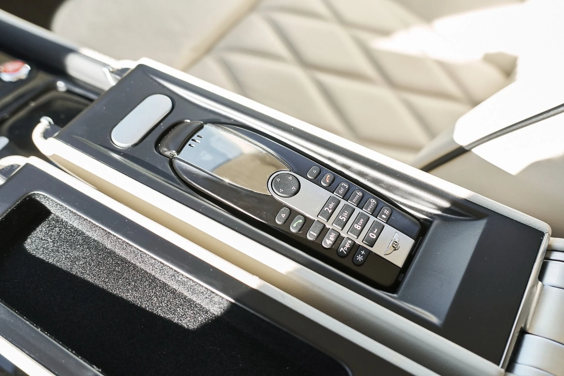 mph062_1785667180_Used_2012_Bentley_Continental_Flying_Spur_1765853868_27d2ce48c4