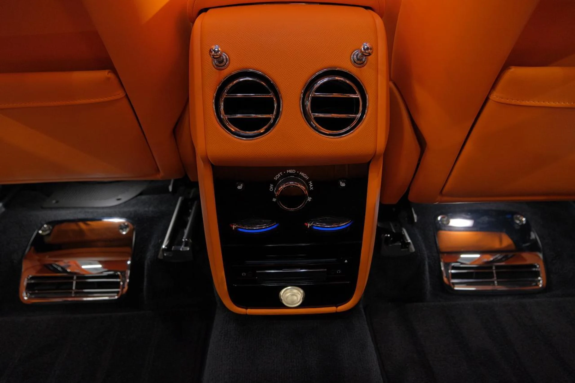 mph062_181039575_e2513c2d403b37e5bacaad36d44accad_39e338a604