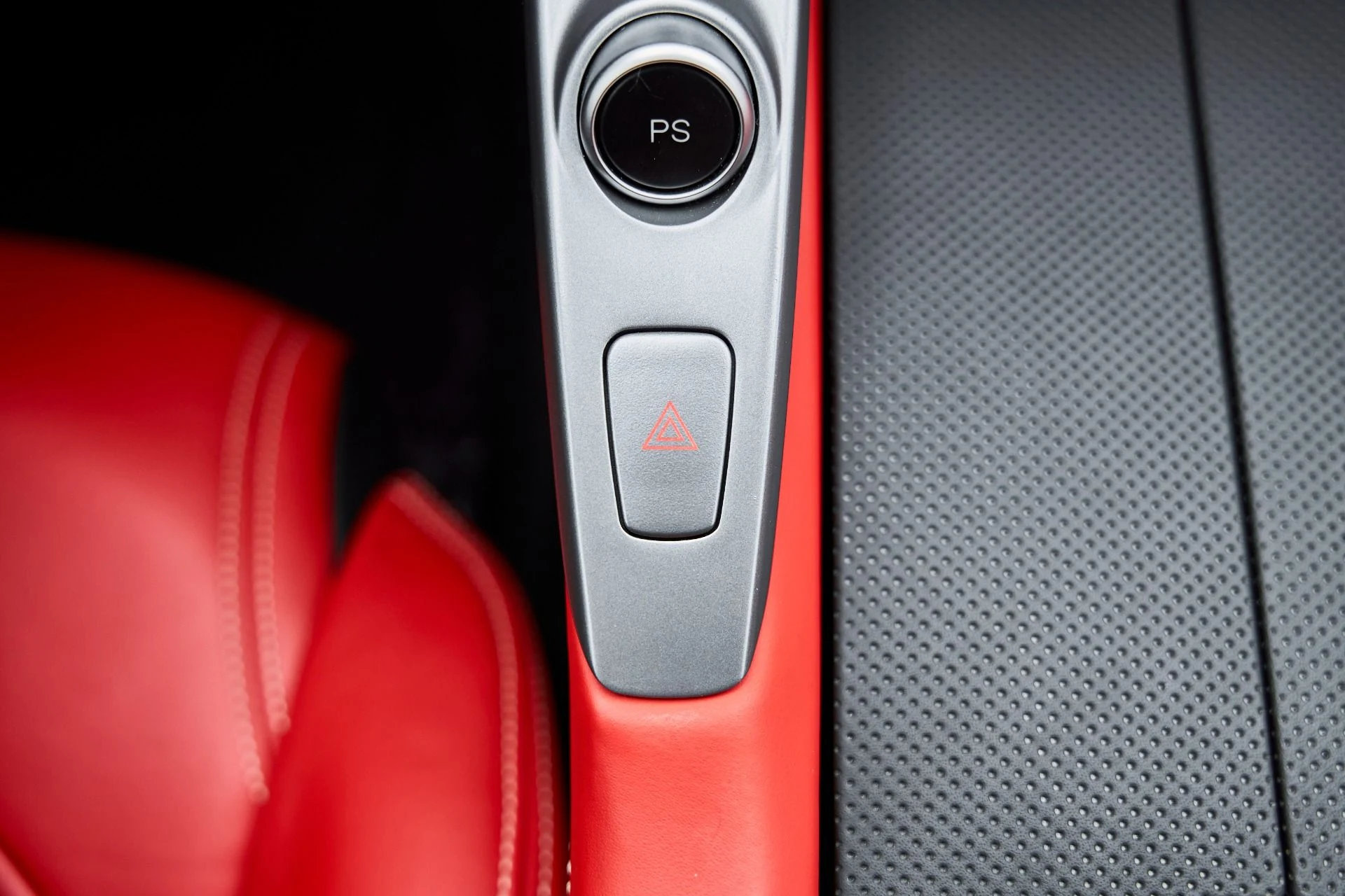 mph062_1828962573_Used_2020_Ferrari_GTC_4_Lusso_T_1766785972_065026110f