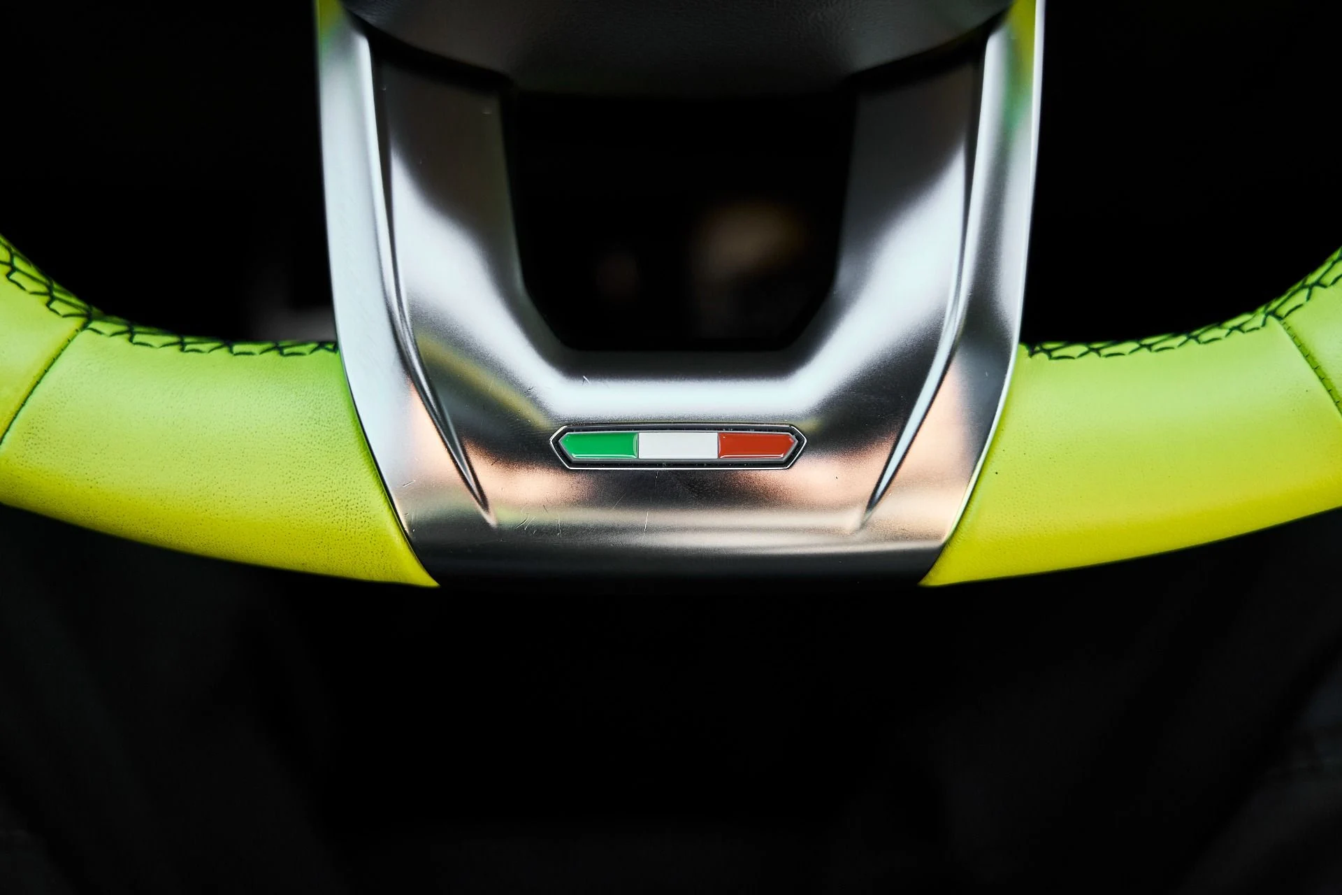 mph062_1839064513_Used_2022_Lamborghini_Urus_1774548677_9292a0b09e