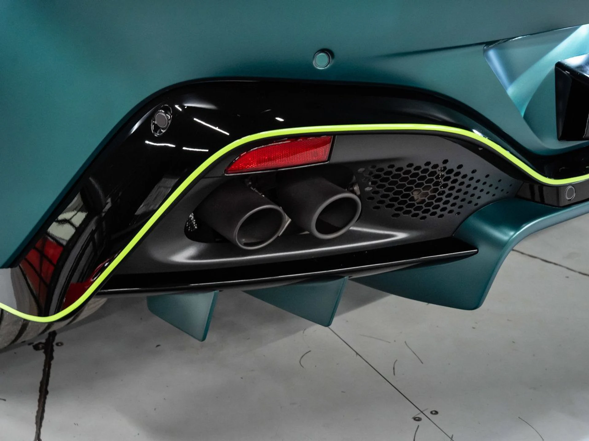 mph062_1865080152_aston_martin_vantage_2023_71b376b7d3