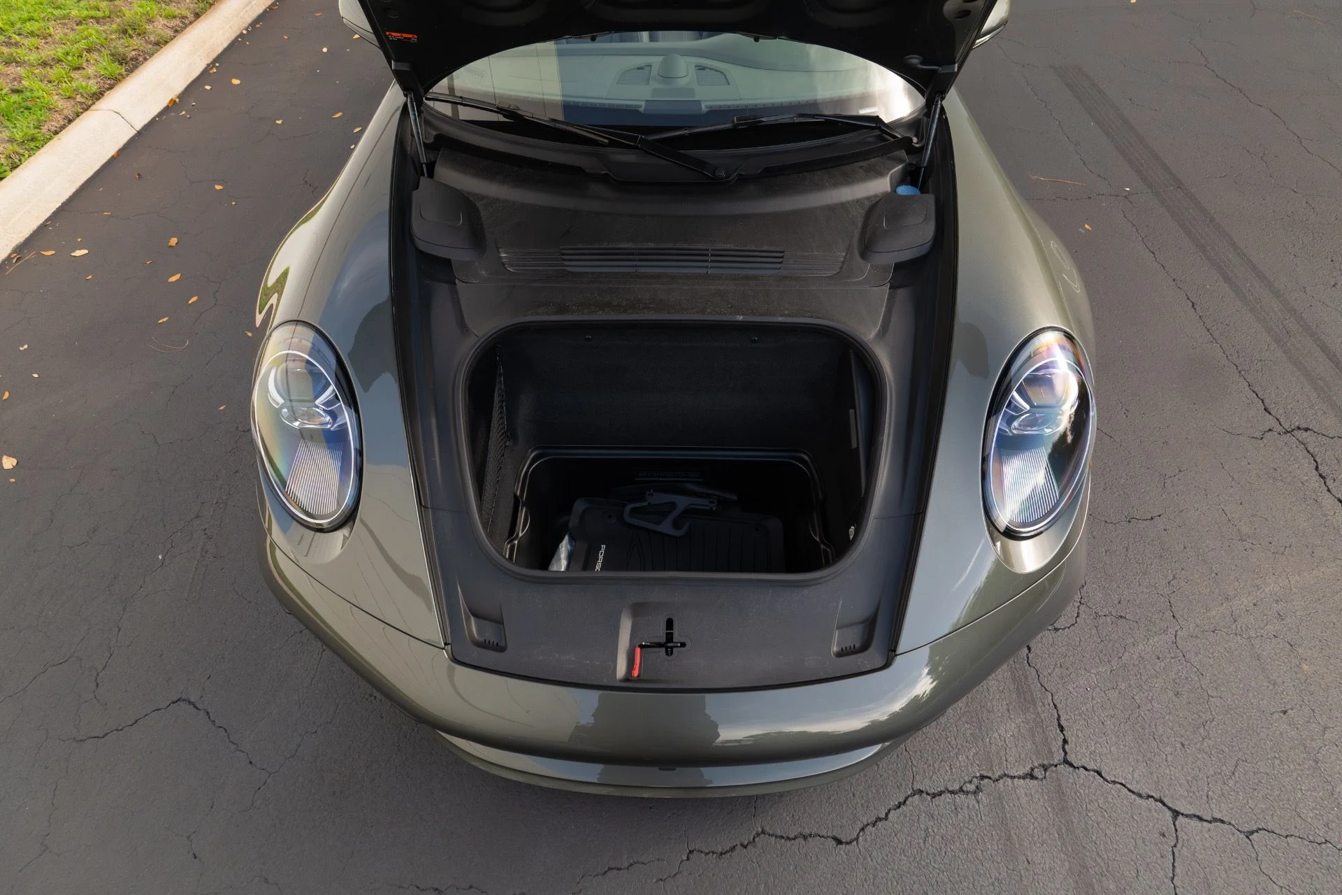 mph062_1882182654_Used_2023_Porsche_911_Carrera_1756439526_451e56199a