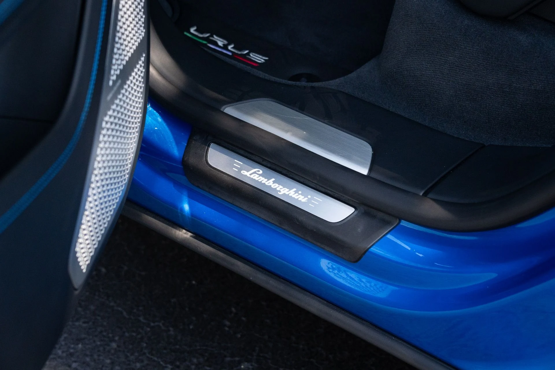 mph062_1897968776_Used_2019_Lamborghini_Urus_1781242066_c0d2d99522