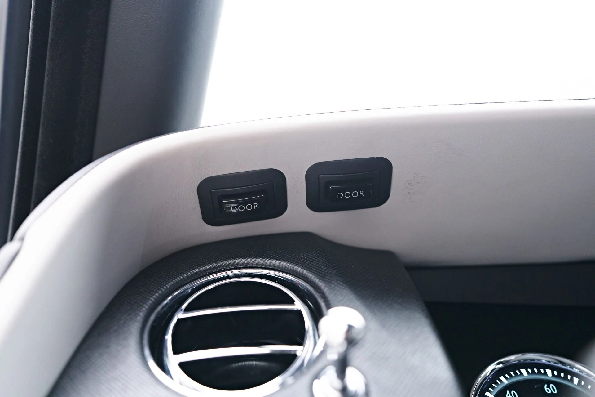 mph062_1918609142_Used_2023_Rolls_Royce_Cullinan_Base_1756252121_e8eb61dd45