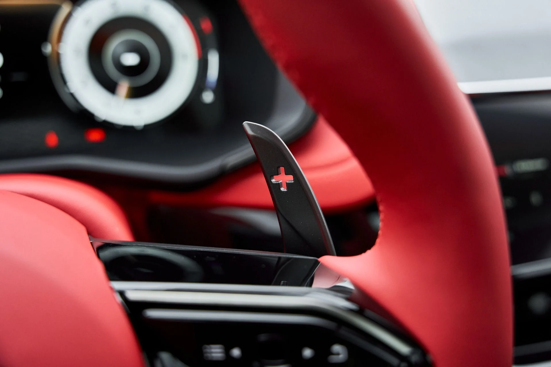 mph062_1931194867_Used_2025_Aston_Martin_DBX_707_1766785410_18f8f7ab2e