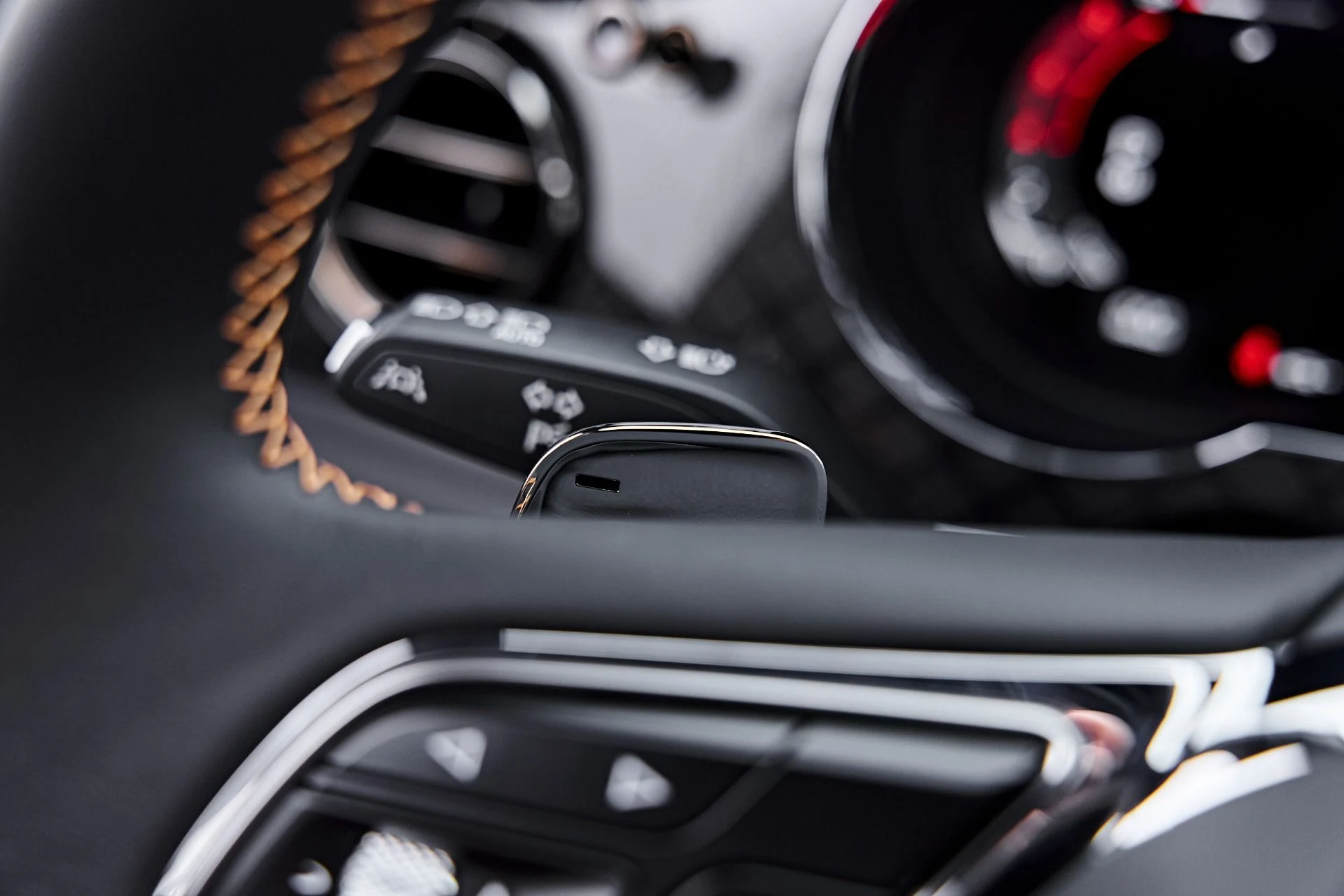 mph062_1937299132_Used_2025_Bentley_Bentayga_S_Black_Edition_1790644367_92ba0ff9fb
