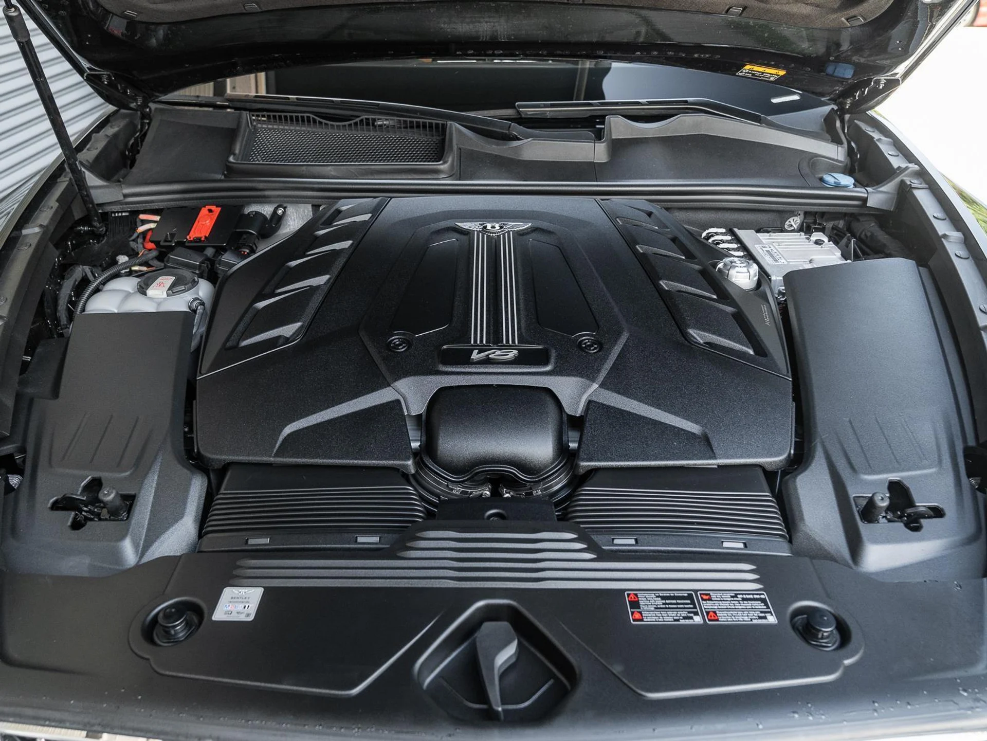 mph062_1942381292_Used_2023_Bentley_Bentayga_EWB_V8_1778364333_c09e643614